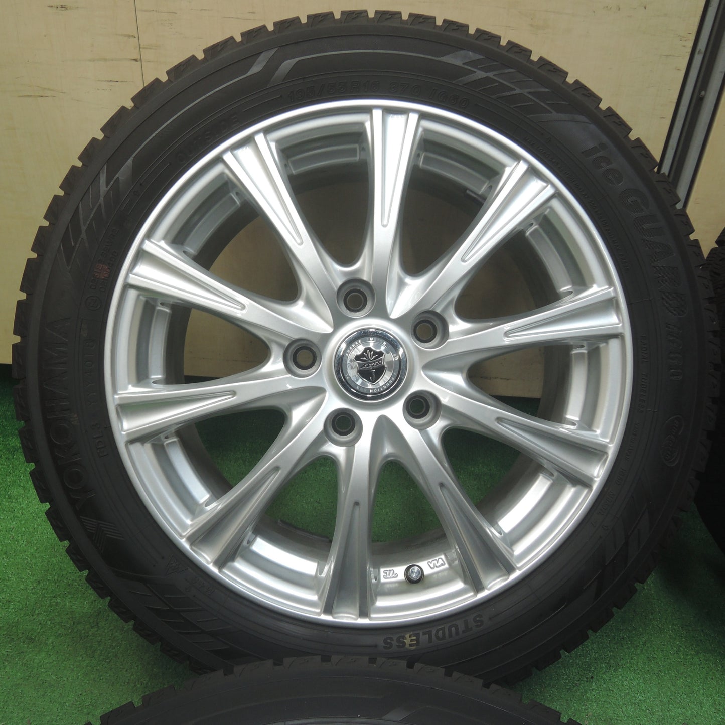*送料無料* バリ溝！キレイ！9.5分以上★スタッドレス 195/55R16 ヨコハマ アイスガード iG60 JOKER ジョーカー 16インチ PCD114.3/5H★4032008SYス