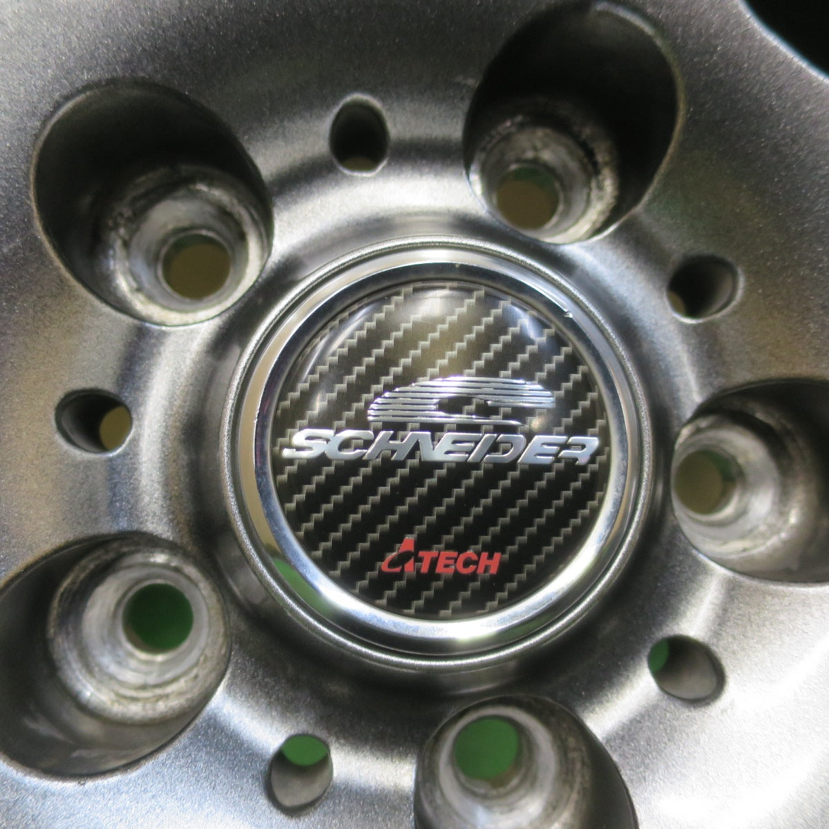 バリ溝！23年！キレイ！9.5分以上★スタッドレス 215/60R17 ヨコハマ アイスガード iG60 SCHNEIDER シュナイダー 17インチ PCD114.3/5H★5120203イス