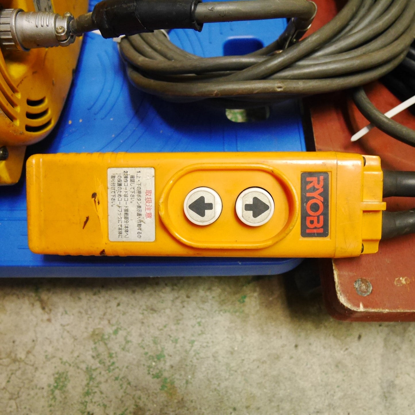 [送料無料] ☆RYOBI リョービ 電動 小型 ウインチ WI-61C 荷重 60kg ウィンチ 工具 リモコン 100V☆