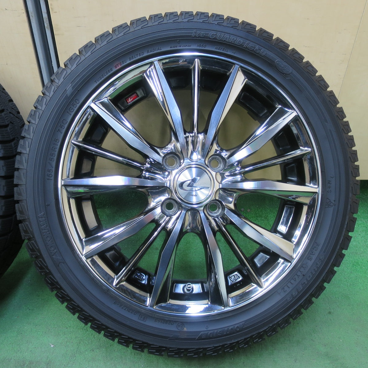 バリ溝！キレイ！9.5分★LEONIS VX 165/55R15 スタッドレス ヨコハマ アイスガード iG50 レオニス 15インチ 軽サイズ PCD100/4H★5090402イス
