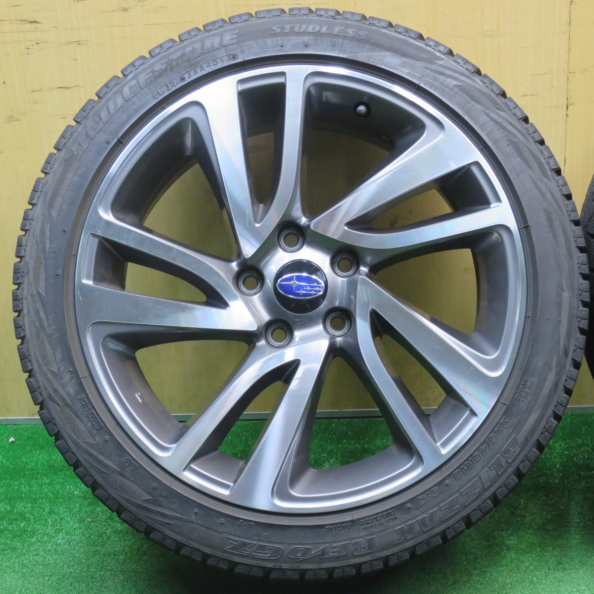 バリ溝！キレイ！8.5分★スバル VM レヴォーグ 純正 225/45R18 スタッドレス ブリヂストン ブリザック REVO GZ 18インチ PCD114.3/5H★5121815NJス