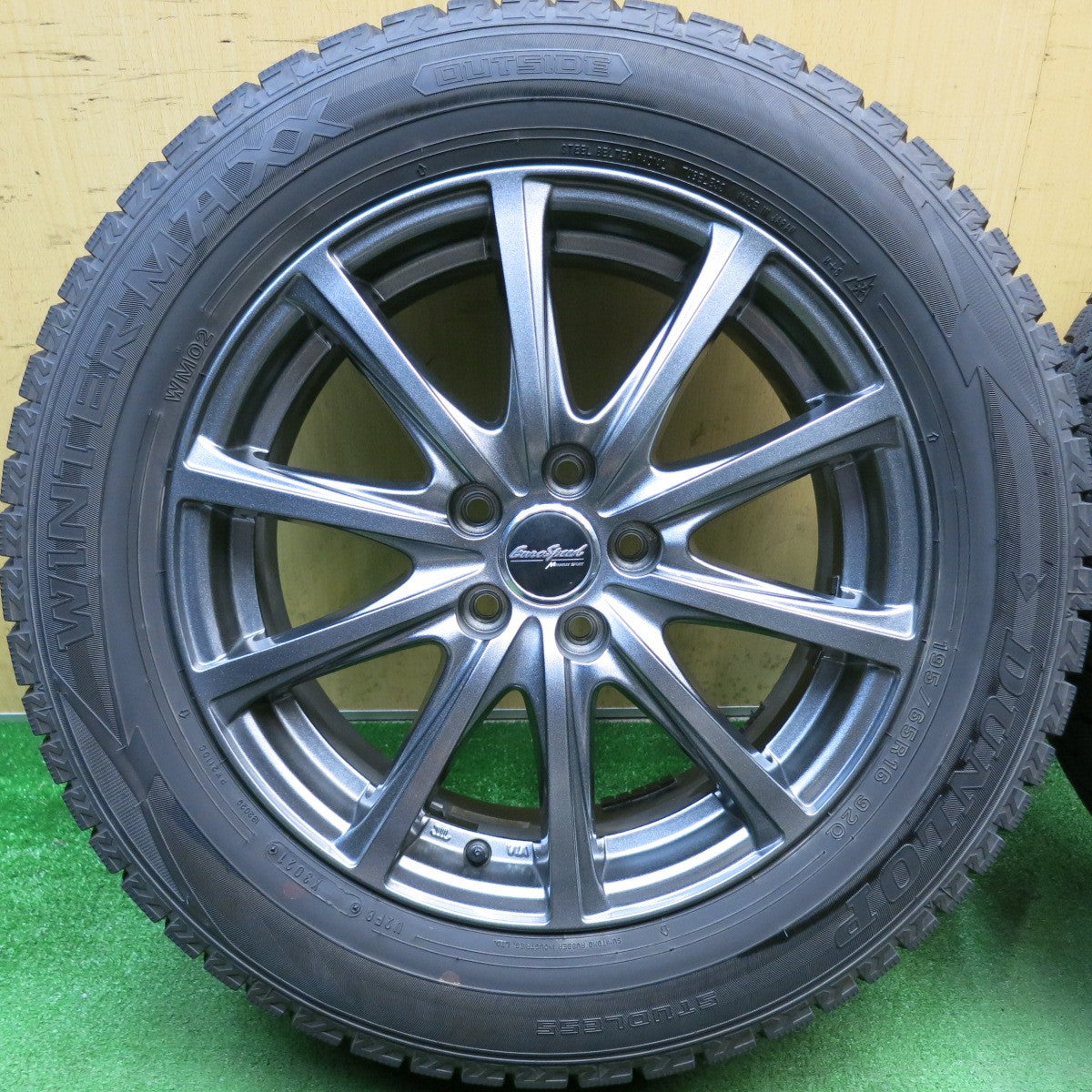 バリ溝！キレイ！9.5分◎ライズ ロッキー 等 195/65R16 スタッドレス ダンロップ ウインターマックス WM02 EuroSpeed MANARAY SPORT ユーロスピード マナレイ スポーツ 16インチ PCD100/5H◎6071210HAス