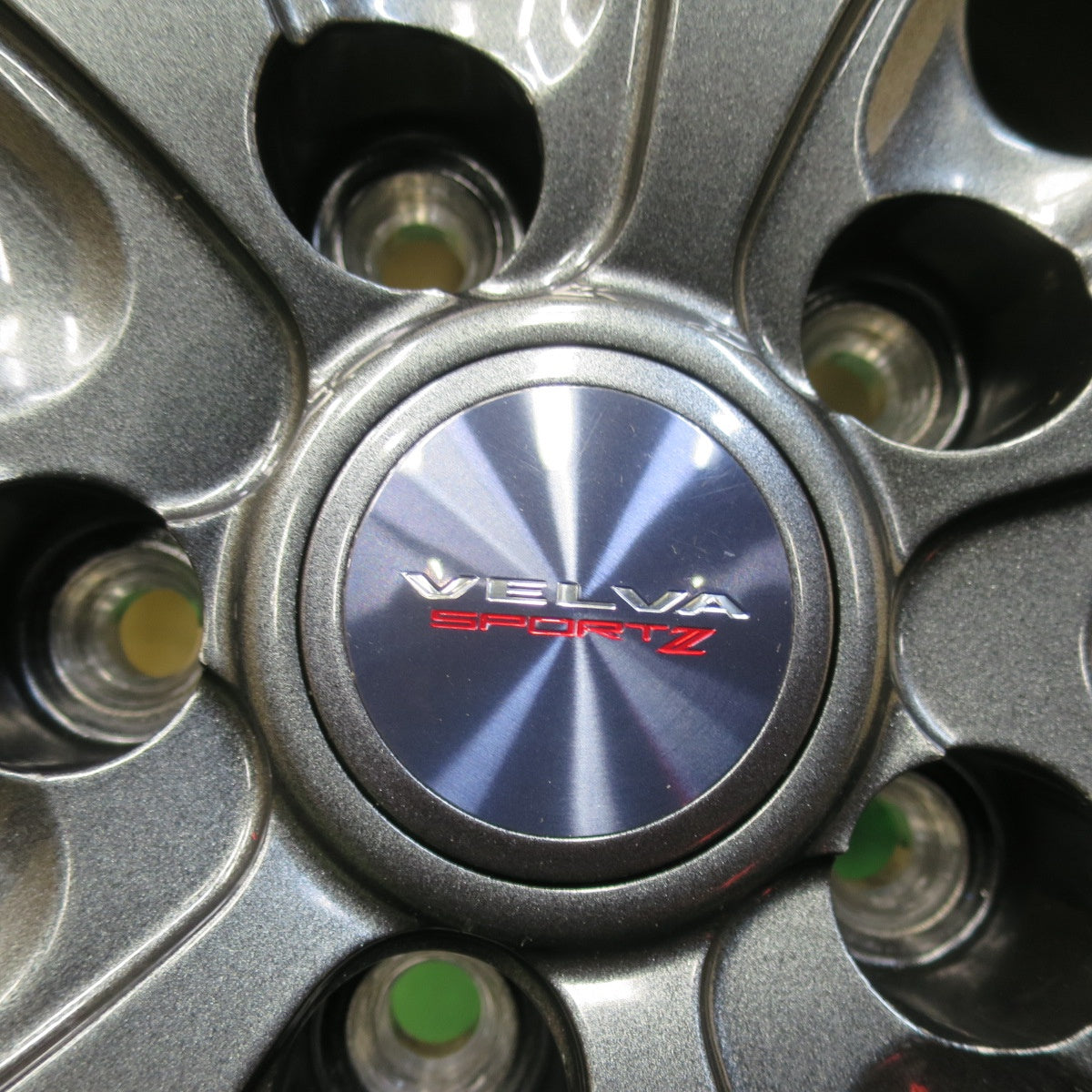 バリ溝！キレイ！9.5分以上★スタッドレス 215/60R17 トーヨー ウインター トランパス TX VELVA SPORTZ ヴェルヴァ 17インチ PCD114.3/5H★5121301イス