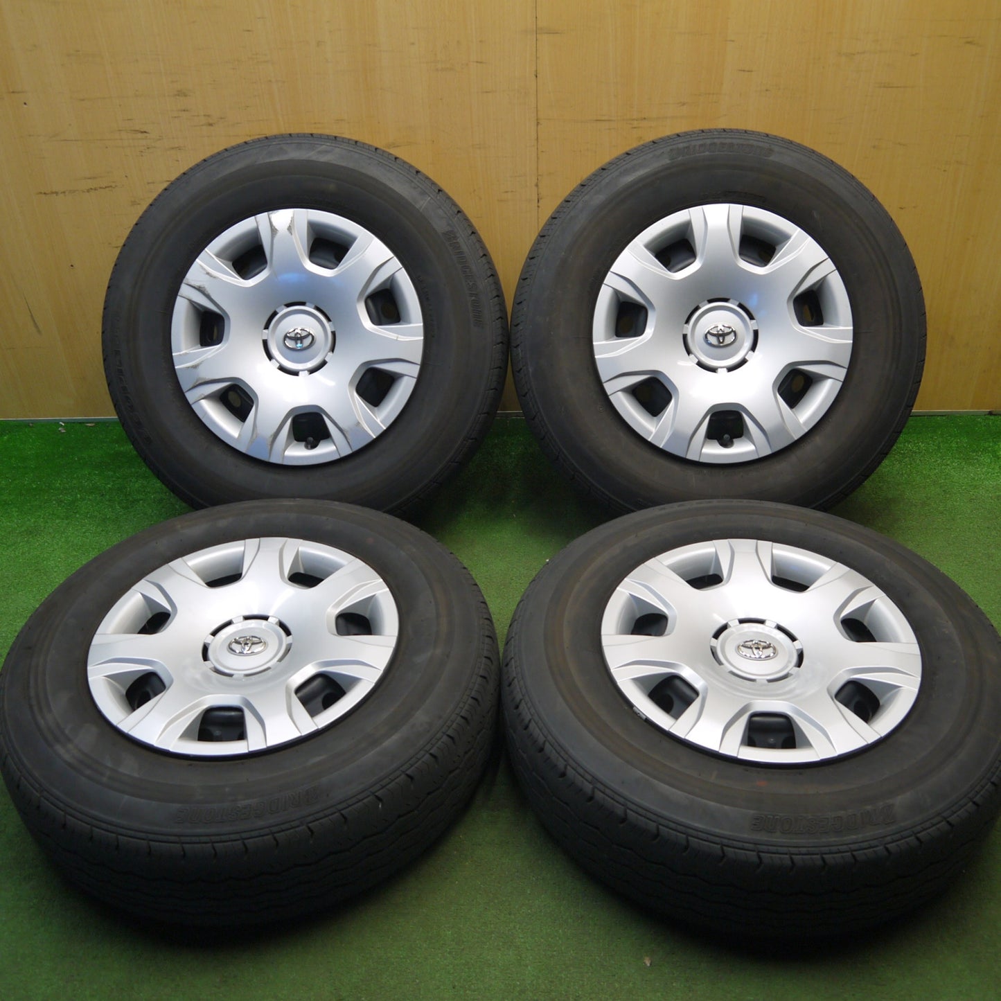 4本価格！23年★トヨタ 200系 ハイエース 純正 スチール 195/80R15 107/105N ブリヂストン エコピア RD613 15インチ PCD139.7/6H★6031802Hノ