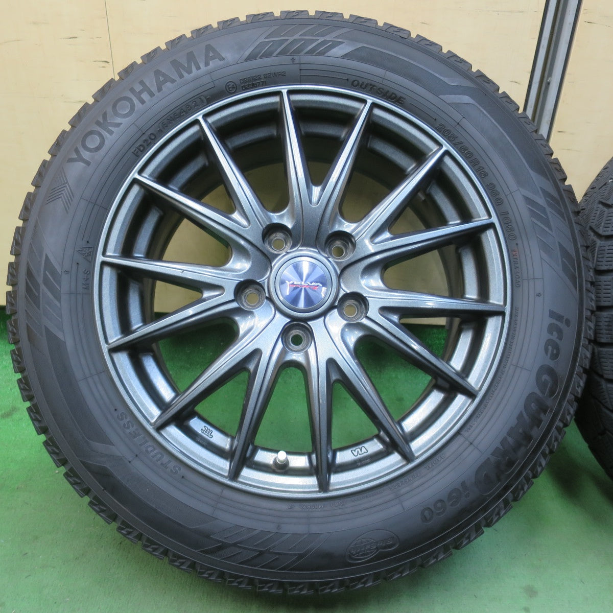 バリ溝！9分★スタッドレス 205/60R16 ヨコハマ アイスガード iG60 VELVA SPORTZ ヴェルヴァ 16インチ PCD114.3/5H★6020604イス