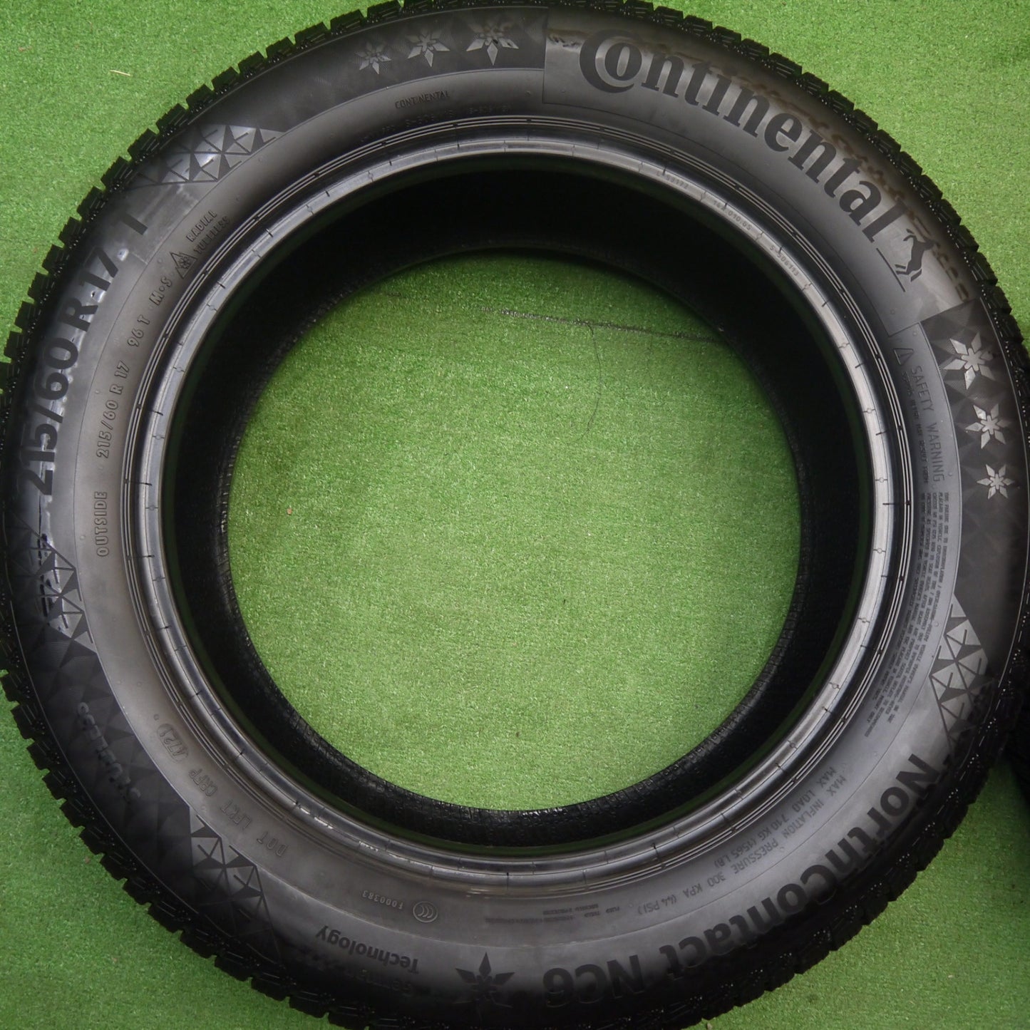 バリ溝！21年！8.5分★スタッドレス 215/60R17 コンチネンタル ノースコンタクト NC6 タイヤ 17インチ ハイエース C-HR オデッセイ 等★5122601Hスタ