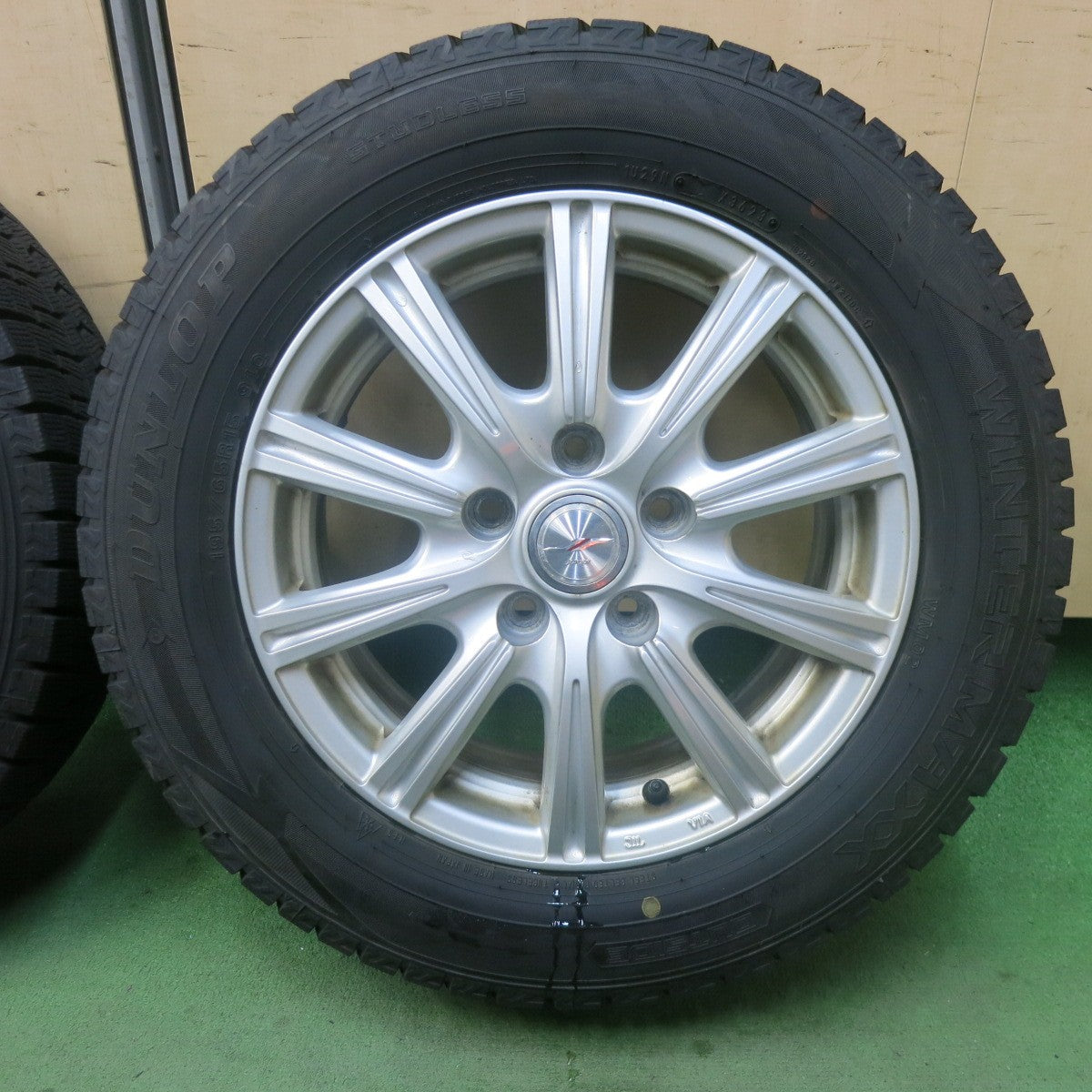 バリ溝！23年！9分★スタッドレス 195/65R15 ダンロップ ウインターマックス WM02 JOKER ジョーカー 15インチ PCD114.3/5H★5123001SKス