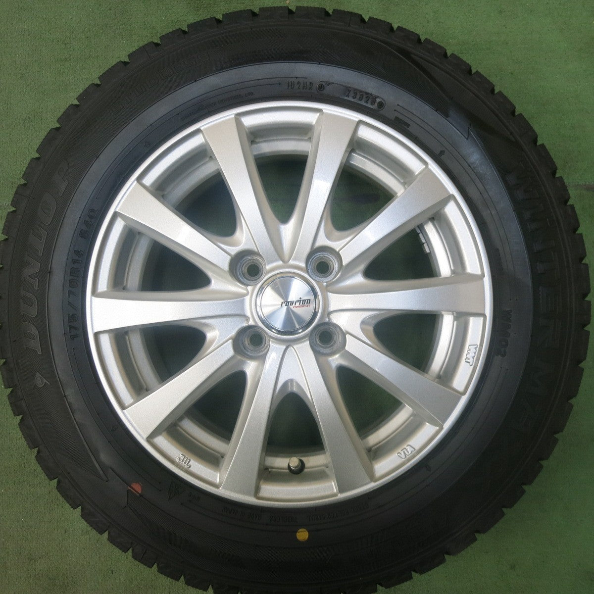バリ溝！23年！9.5分★スタッドレス 175/70R14 ダンロップ ウインターマックス WM02 ravrion RS01 ラブリオン 14インチ PCD100/4H★5112506SKス