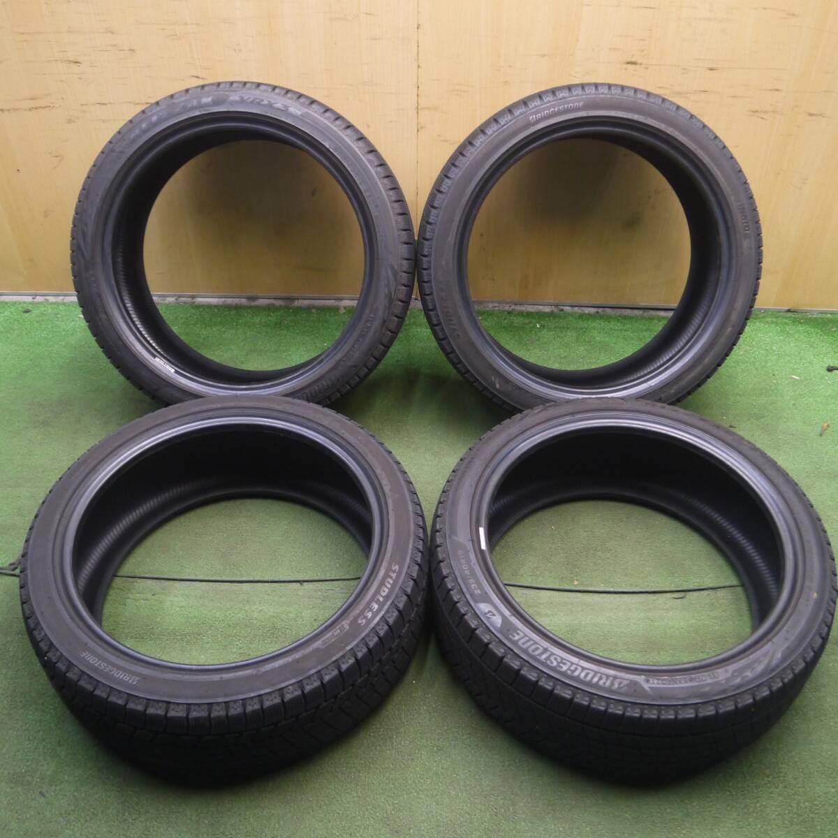 バリ溝！21年！9.5分★スタッドレス 235/40R19 ブリヂストン ブリザック VRX3 タイヤ クラウン カムリ等★4022904KKスタ