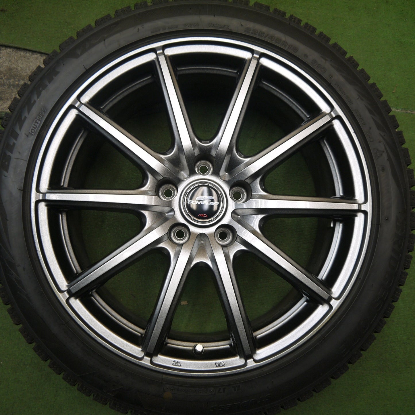 バリ溝！キレイ！9.5分★スタッドレス 225/45R18 ブリヂストン ブリザック VRX2 SCHNEIDER MiD シュナイダー 18インチ PCD114.3/5H★5100106Hス