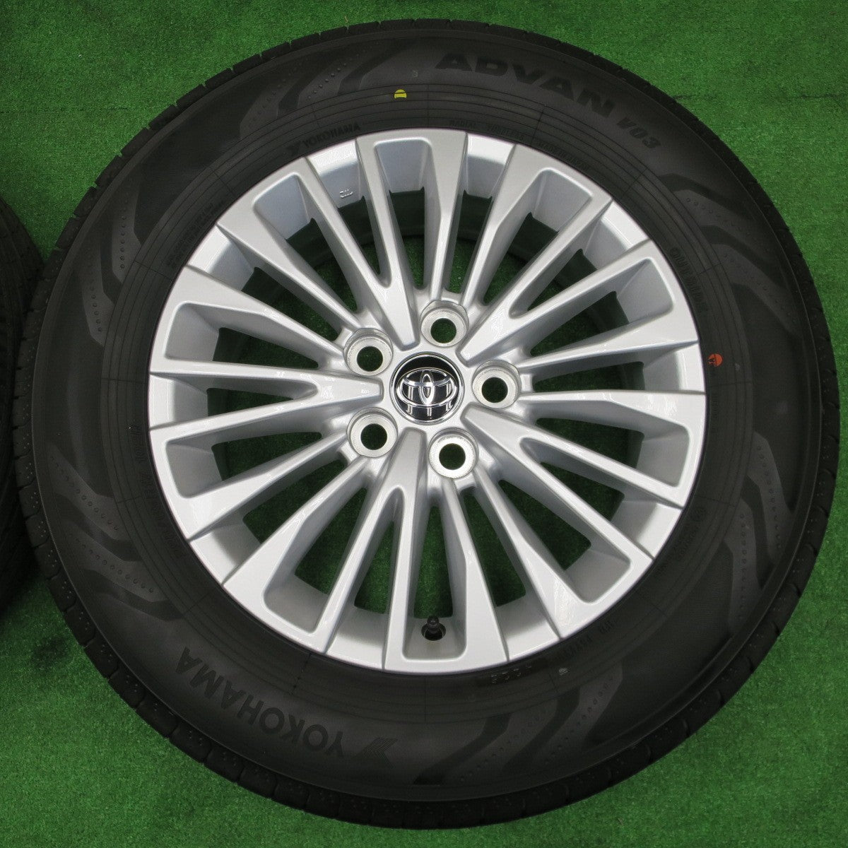 新車外し！25年★トヨタ 40系 アルファード ヴェルファイア 純正 225/65R17 ヨコハマ アドバン V03 17インチ PCD120/5H★6012201NKノ
