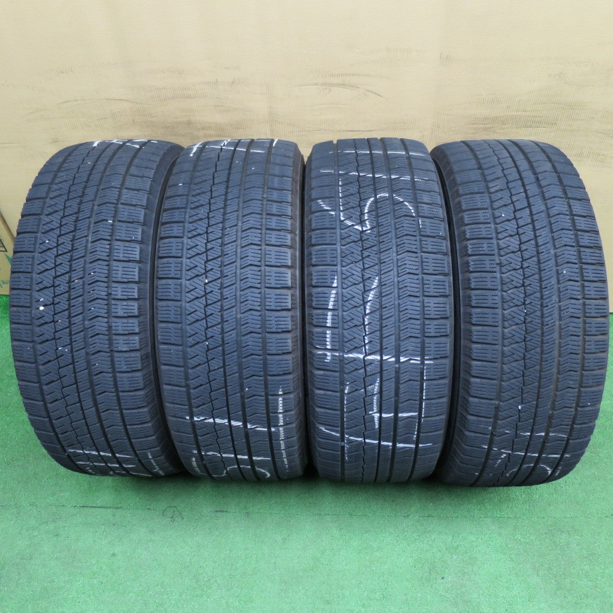 バリ溝！キレイ！9.5分★XV フォレスター 等 LEONIS NAVIA 02 225/55R17 スタッドレス ブリヂストン ブリザック VRX2 レオニス ナヴィア 17インチ PCD100/5H★6030102NKス
