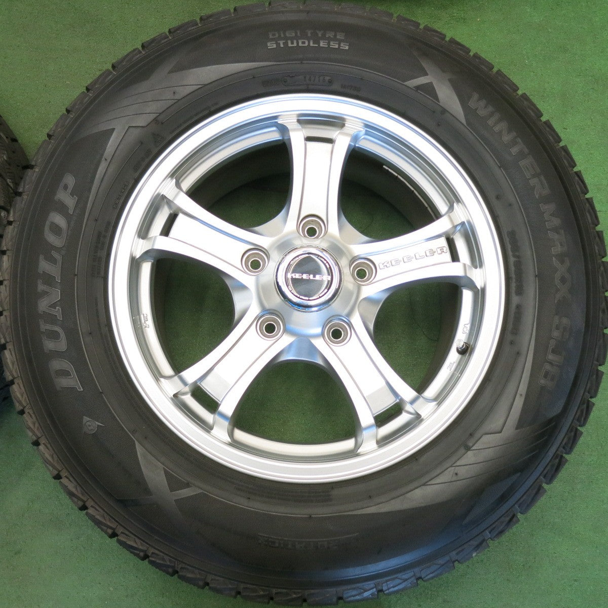 バリ溝！キレイ！9.5分◎ランクル 等 KEELER 285/60R18 スタッドレス ダンロップ ウインターマックス SJ8 キーラー 18インチ PCD150/5H◎6061104HAス