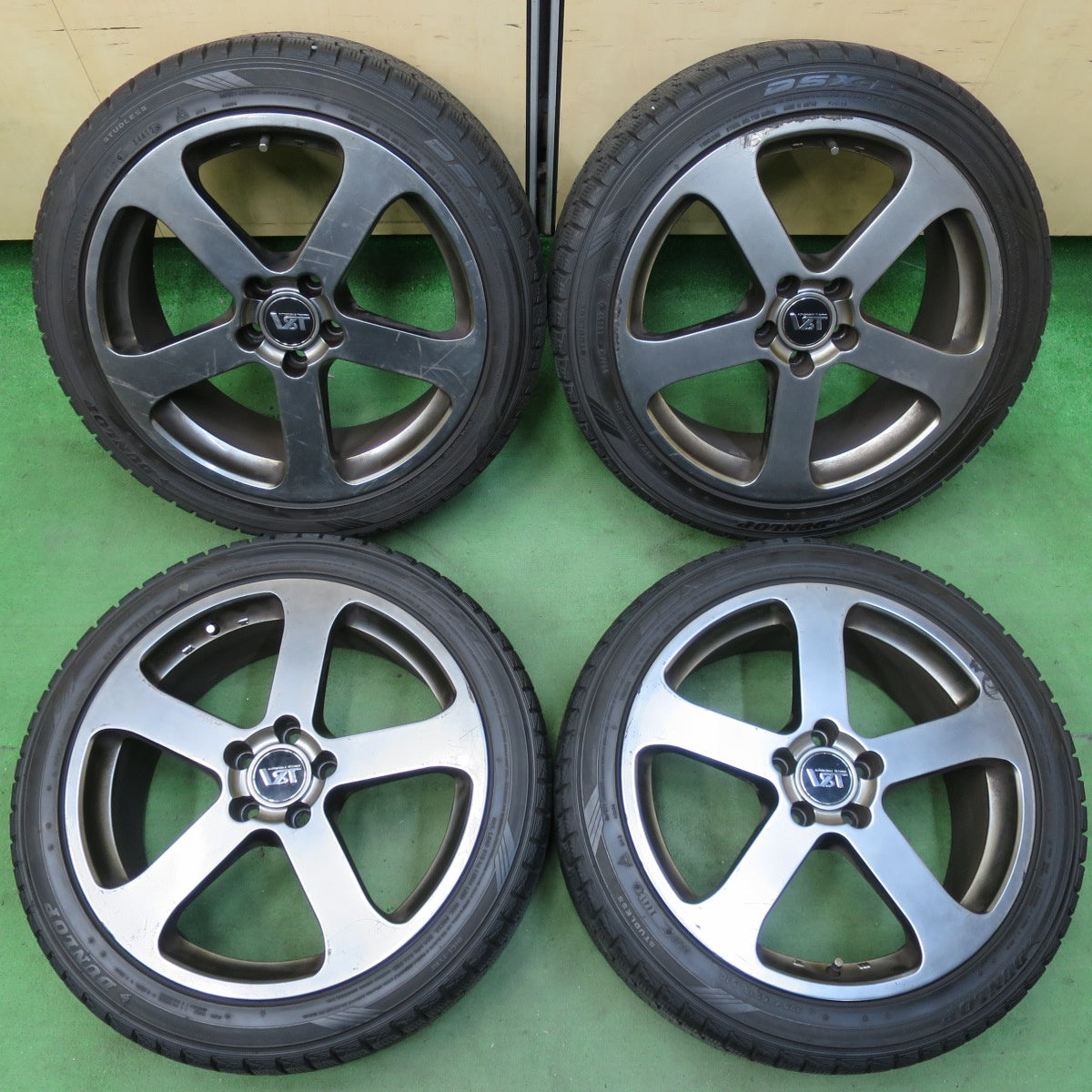 バリ溝！8.5分★ボルボ 等 VST RS 225/45R18 スタッドレス ダンロップ DSX-2 18インチ PCD108/5H★5040906イス