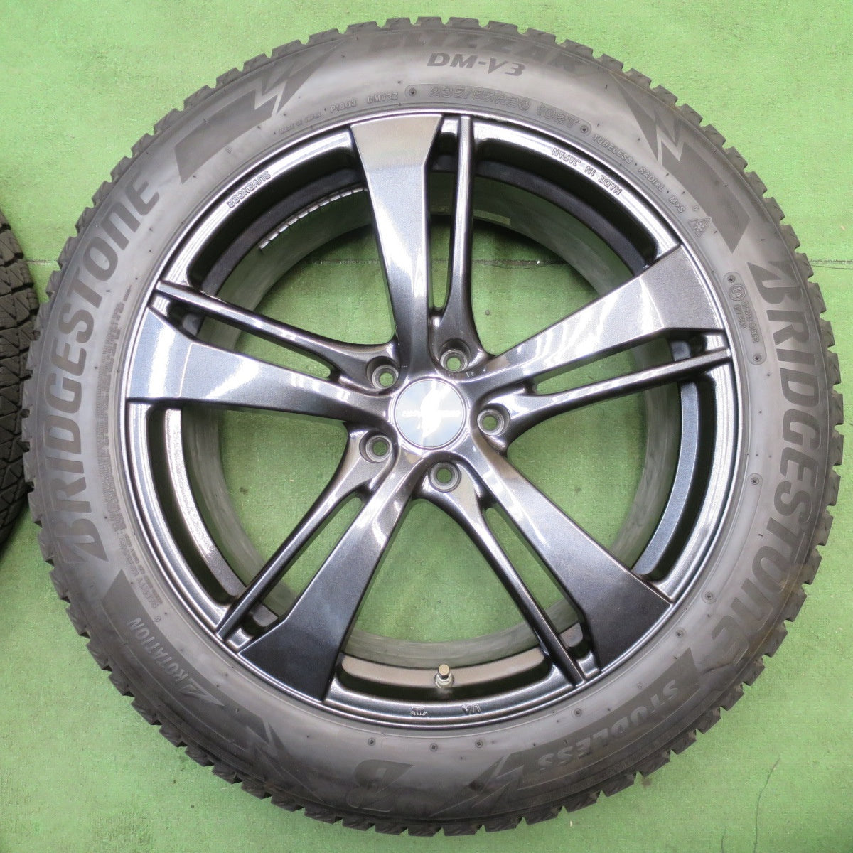 センサー付！バリ溝！9分★レクサス 等 235/55R20 スタッドレス ブリヂストン ブリザック DM-V3 SUVENCER サヴェンサー 20インチ PCD114.3/5H★6052501NJス