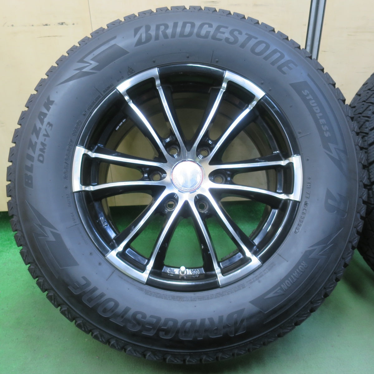 バリ溝！22年！9.5分★スタッドレス 265/65R17 ブリヂストン ブリザック DM-V3 LEHRMEISTER PREMIX SHANKS レアマイスター プレミックス シャンクス 17インチ PCD139.7/6H★5110805イス