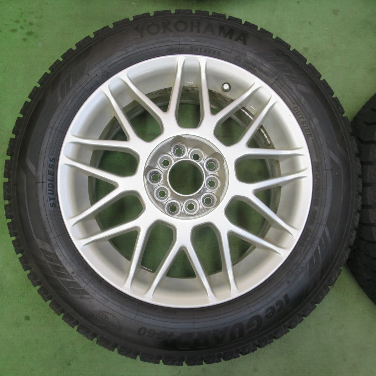 ほぼ未使用！22年★スタッドレス 205/60R16 ヨコハマ アイスガード iG60 社外 アルミ 16インチ PCD100 114.3/5H マルチ★6021709イス