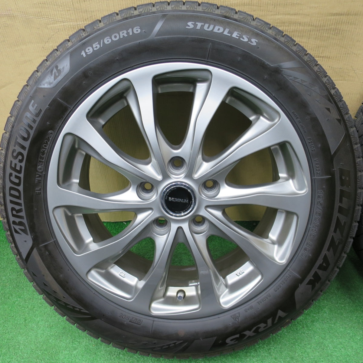 バリ溝！22年！キレイ！9.5分★スタッドレス 195/60R16 ブリヂストン ブリザック VRX3 BALMINUM TR10 バルミナ 16インチ PCD114.3/5H★6011701NKス