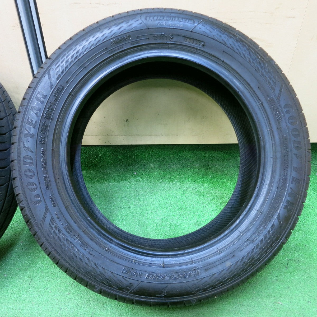 *送料無料* バリ溝！22年！9分★165/65R14 グッドイヤー EfficientGrip ECO EG02 タイヤ 14インチ タンク ルーミー 等★4052702イノタ