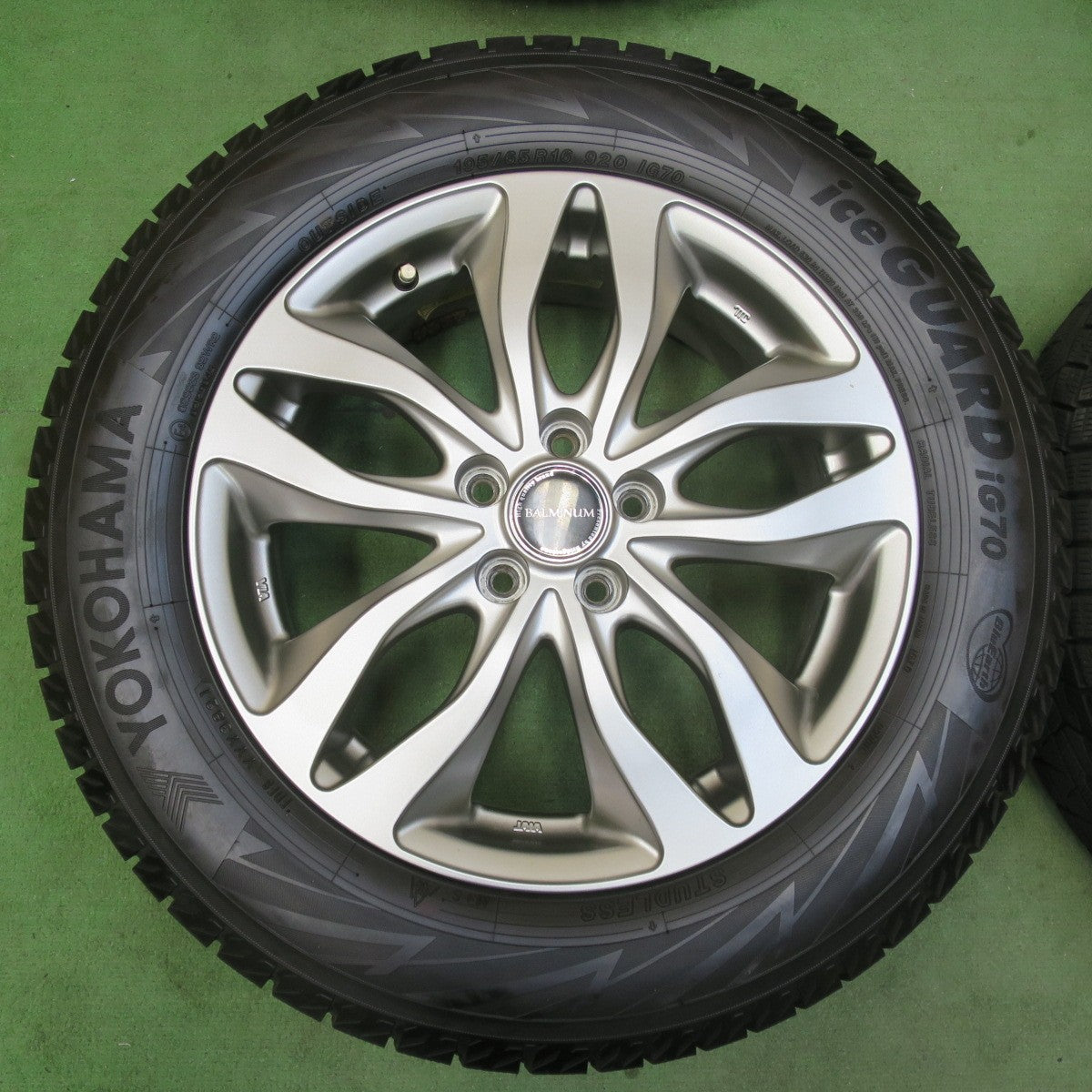 バリ溝！21年！キレイ！9.5分★ライズ ロッキー 等 195/65R16 スタッドレス ヨコハマ アイスガード iG70 BALMINUM DS-M バルミナ 16インチ PCD100/5H★5120610イス