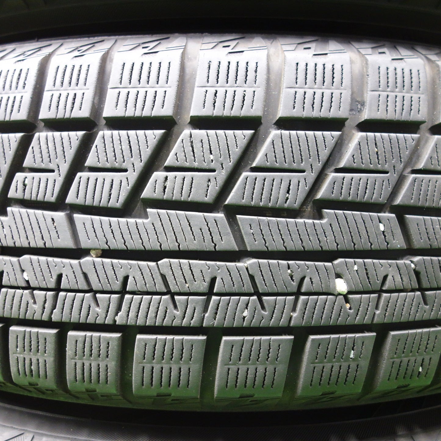 バリ溝！23年！キレイ！8.5分★スタッドレス 195/65R15 ヨコハマ アイスガード iG60 GRASS グラス 15インチ PCD114.3/5H★5120501KTス