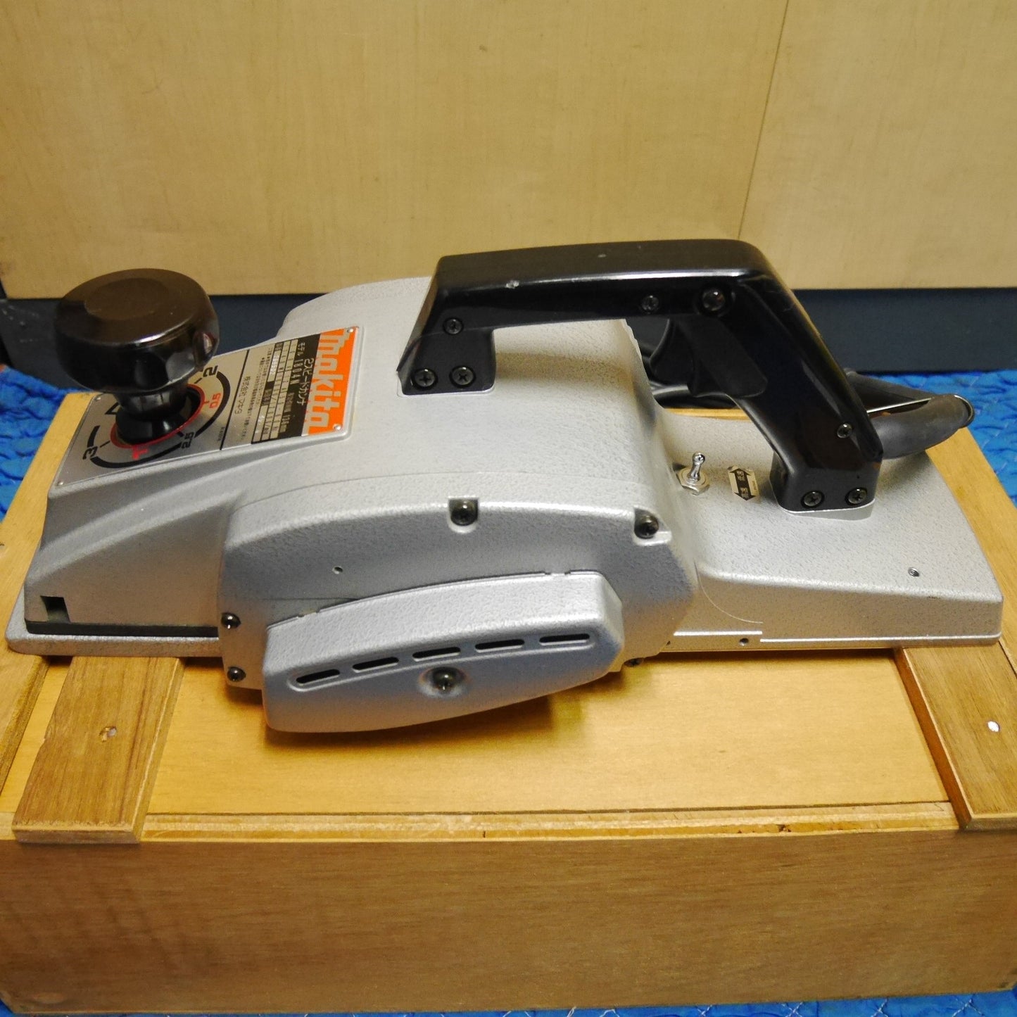 [送料無料] キレイ☆マキタ 2スピード カンナ 1804N 電動 工具 電気 かんな 鉋 100V 切削 幅 136mm コード式 makita☆