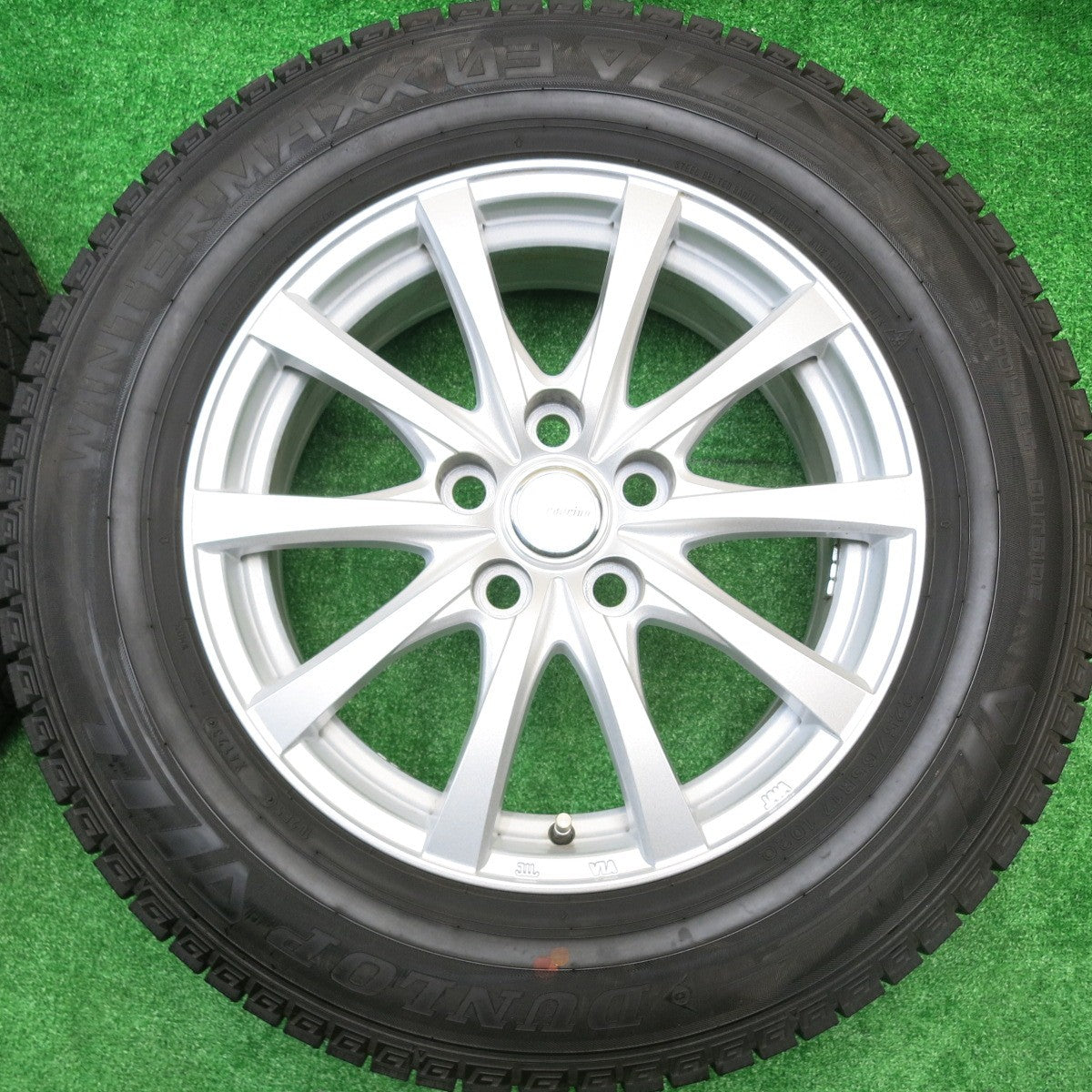 バリ溝！24年！キレイ！9.5分以上★40系 アルファード 等 225/65R17 スタッドレス ダンロップ ウインターマックス 03 ravrion RS01 ラブリオン 17インチ PCD120/5H★5100910HAス