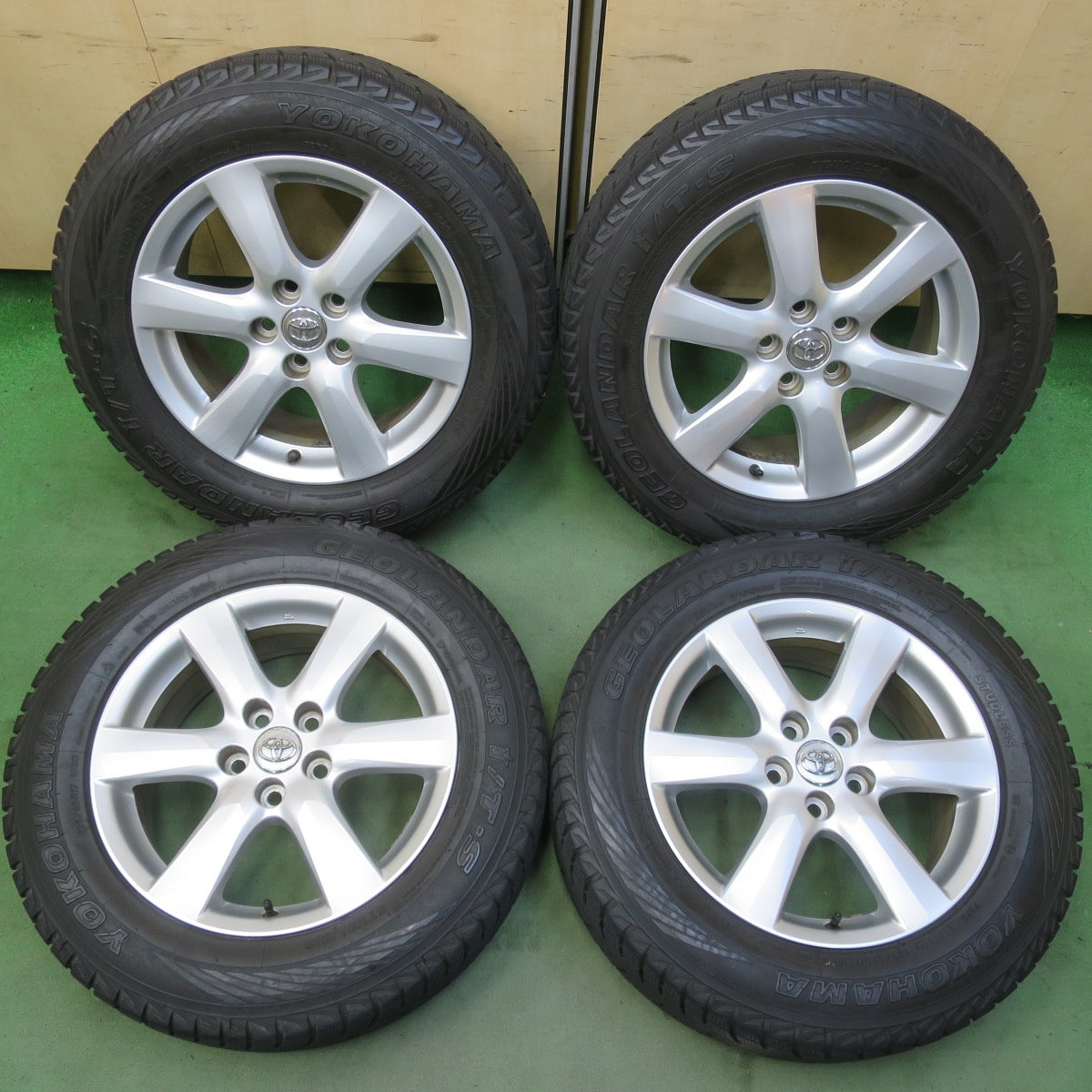キレイ◎トヨタ ヴァンガード 純正 225/65R17 スタッドレス ヨコハマ ジオランダー i/T-S 17インチ PCD114.3/5H◎6071504イス