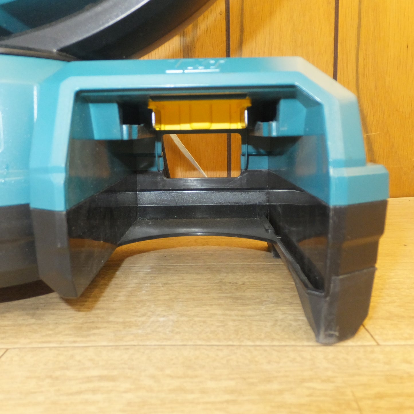 [送料無料] ★マキタ makita 充電式ファン CF203D 14.4/18V 1.6A　本体のみ★