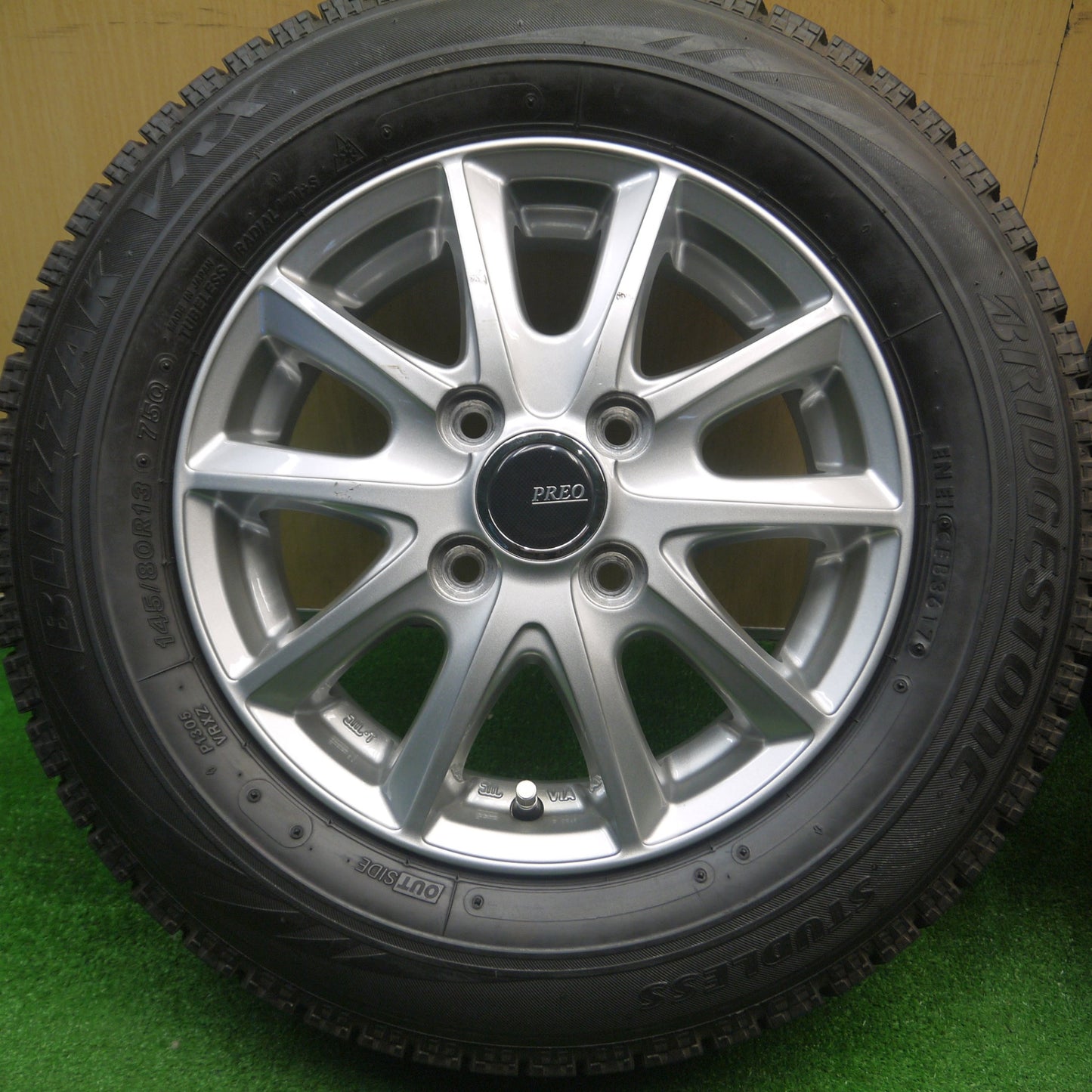 [送料無料] バリ溝！キレイ！8.5分★スタッドレス 145/80R13 ブリヂストン ブリザック VRX PREO プレオ 13インチ PCD100/4H★4111204Hス
