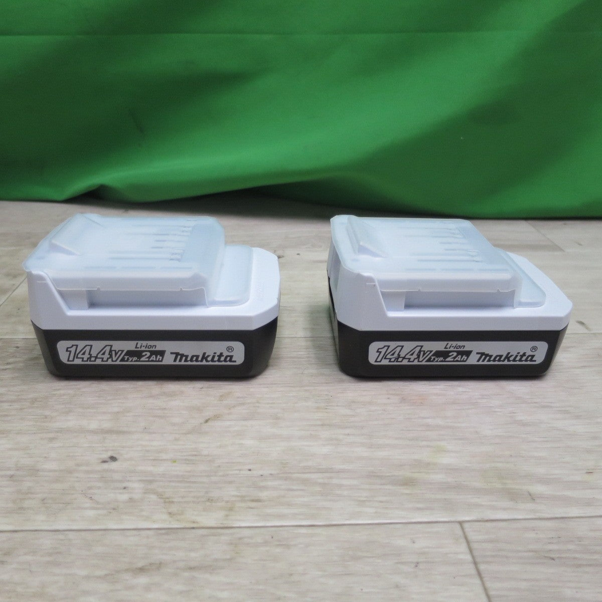 [送料無料] バッテリー2個付！キレイ☆マキタ 充電式 インパクトドライバ MTD001D 電動 工具 充電器 DC18SG makita☆