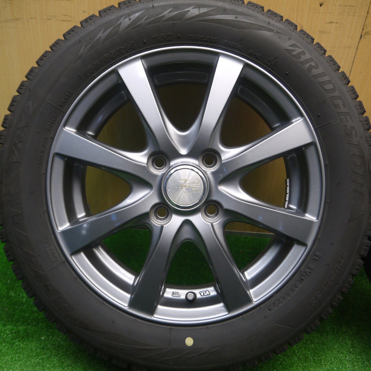 [送料無料] キレイ！22年★スタッドレス 155/65R14 ブリヂストン ブリザック VRX2 Zmeist VS-8 14インチ PCD100/4H★4111101Hス