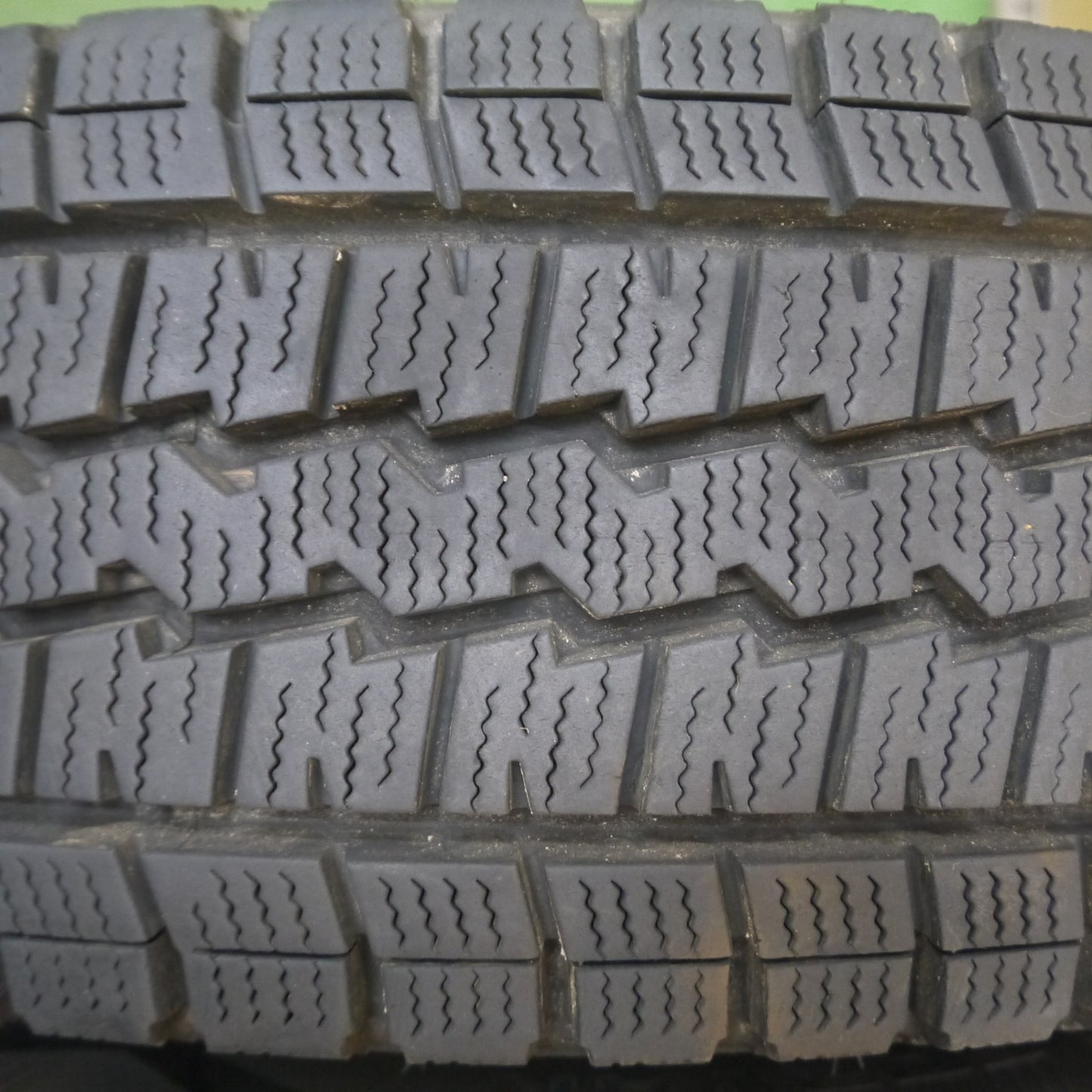 *送料無料* バリ溝！キレイ！9.5分★スタッドレス 195/80R15 ダンロップ ウインターマックス SV01 KEELER weds キーラー 15インチ PCD139.7/6H★4062105Hス