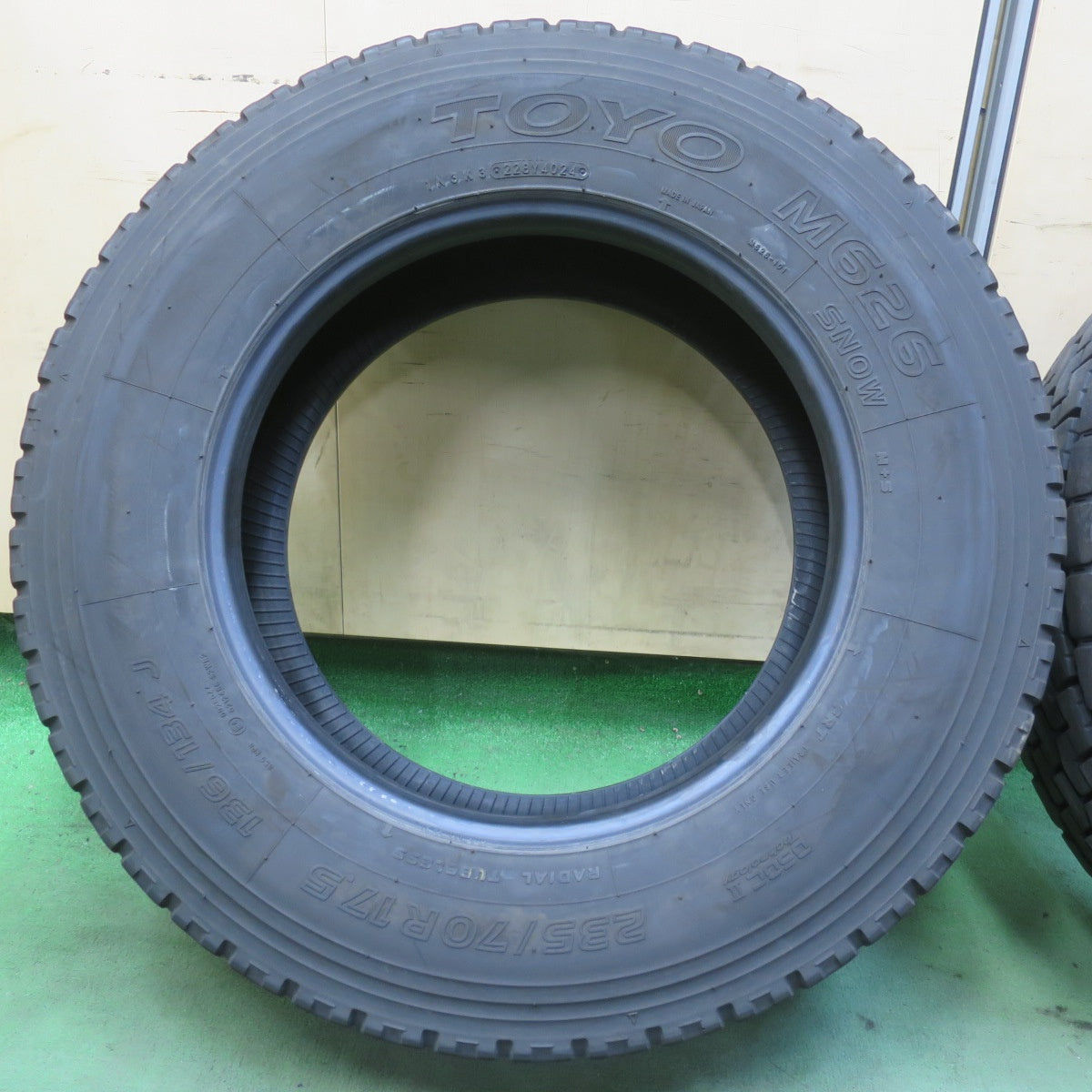 バリ溝！24年！9分★トラック 高荷重 トレーラー 等 タイヤ 235/70R17.5 136/134J トーヨー M626 オールシーズン ミックス 17.5インチ★6072908イスタ