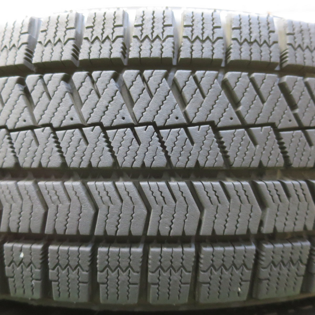 バリ溝！24年！キレイ！9.5分◎シエンタ 等 185/65R15 スタッドレス ブリヂストン ブリザック VRX2 VELVA CHARGE ヴェルヴァ 15インチ PCD100/5H◎6100702イス