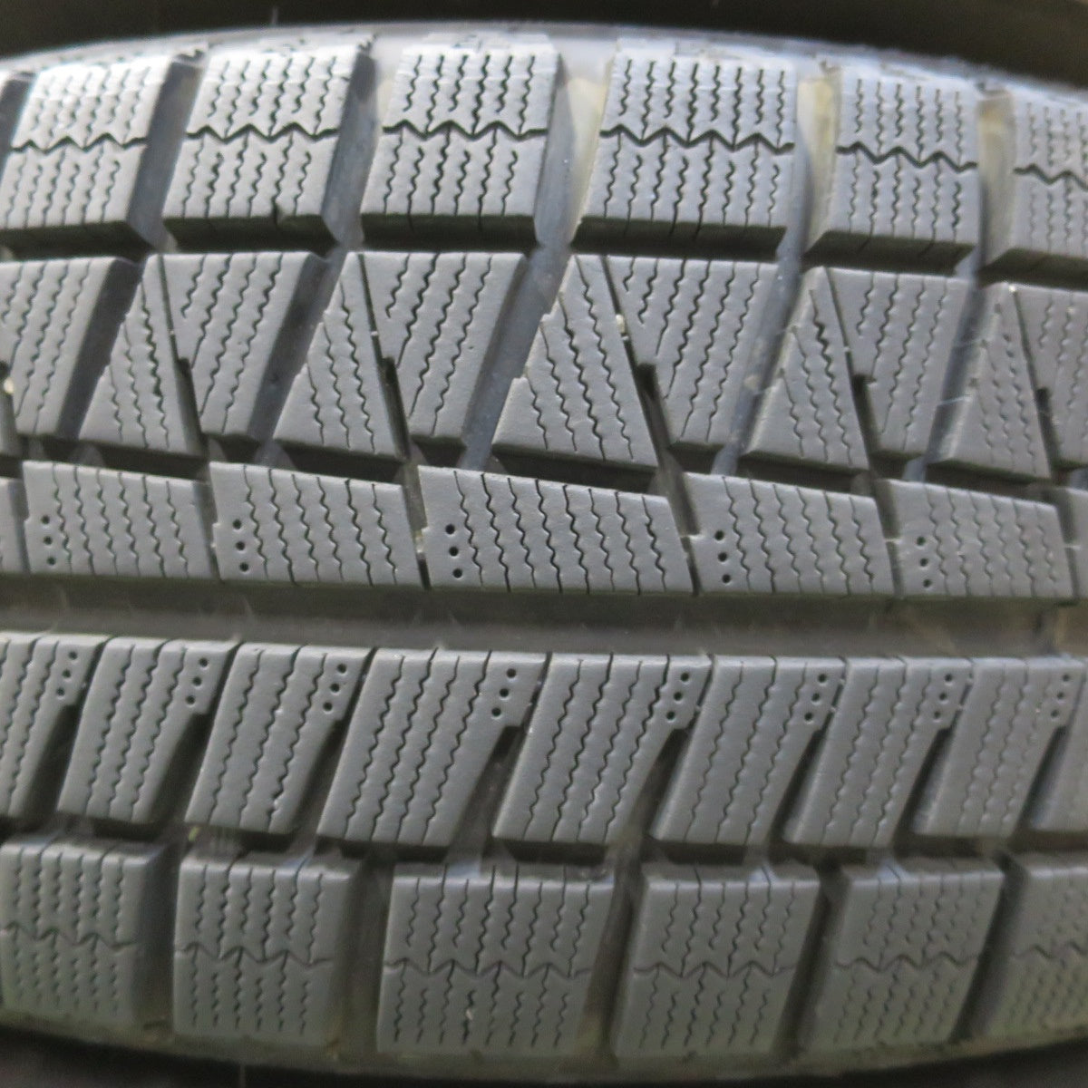 バリ溝！23年！キレイ！9.5分★スタッドレス 205/65R16 ブリヂストン アイスパートナー2 TOPRUN トップラン 16インチ PCD114.3/5H★6060908イス