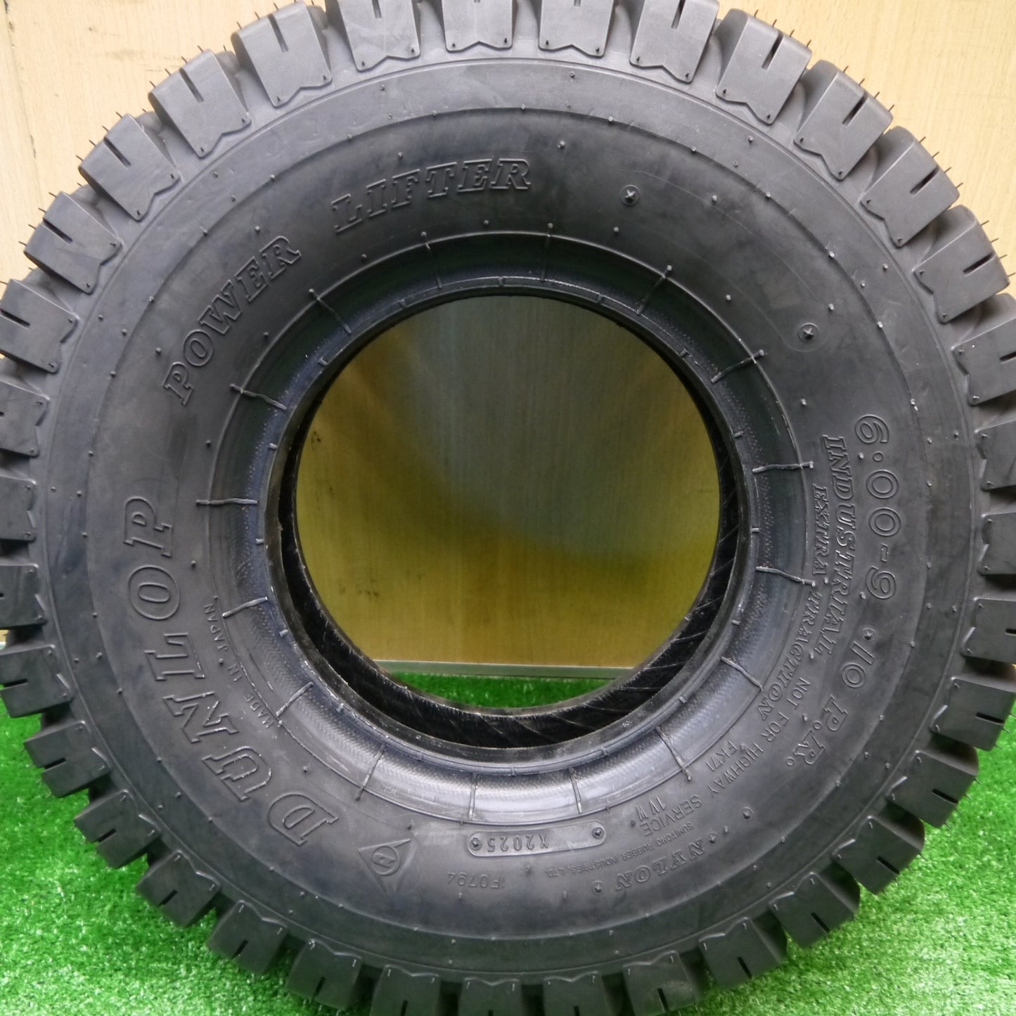 未使用！25年！付属品付き！2本★フォークリフト タイヤ 6.00-9 10PR ダンロップ POWER LIFTER パワー リフター★5102409Hノタ