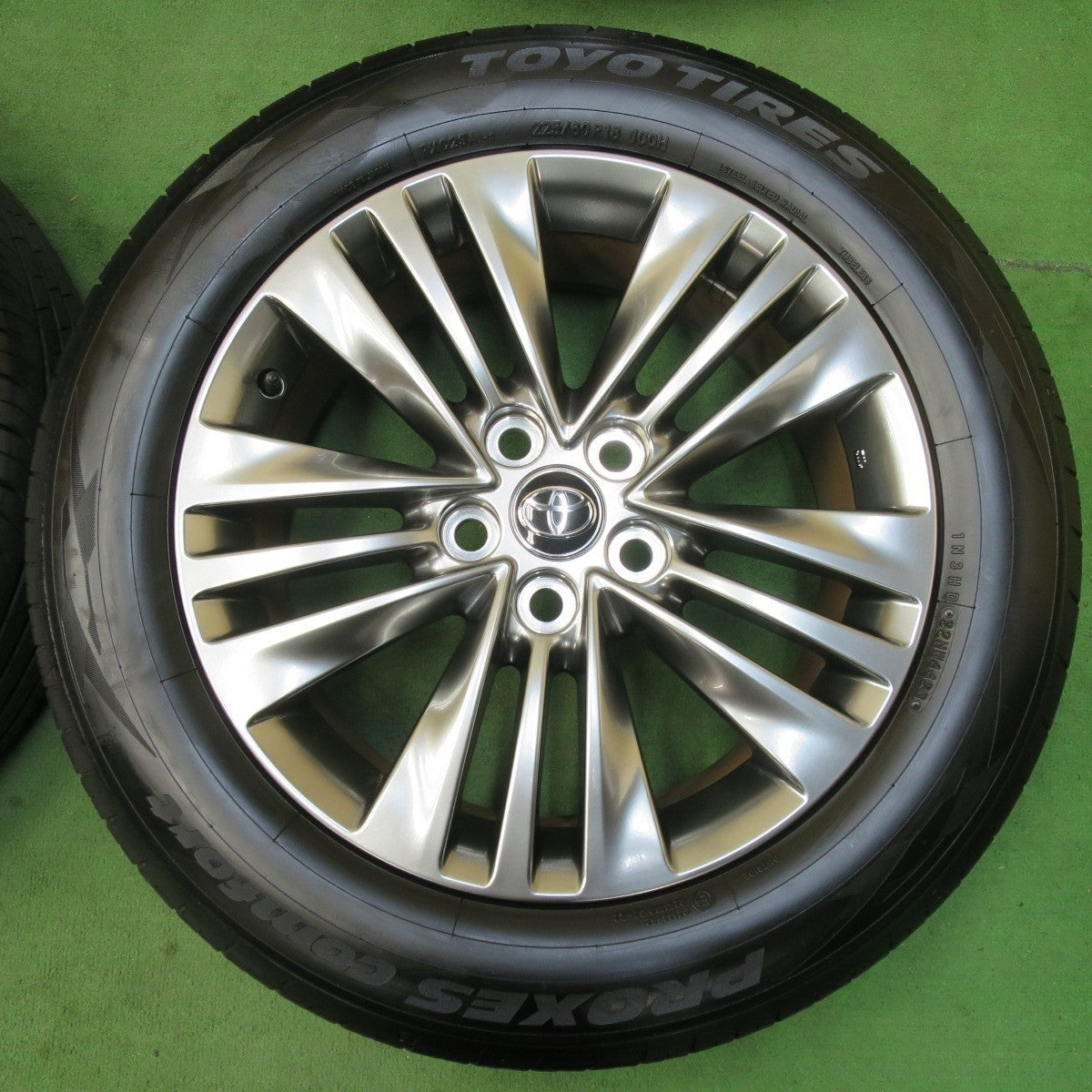 ほぼ新車外し★トヨタ 40 アルファード Zグレード 純正 225/60R18 トーヨー PROXES comfort PCD120/5H★5013110イノ