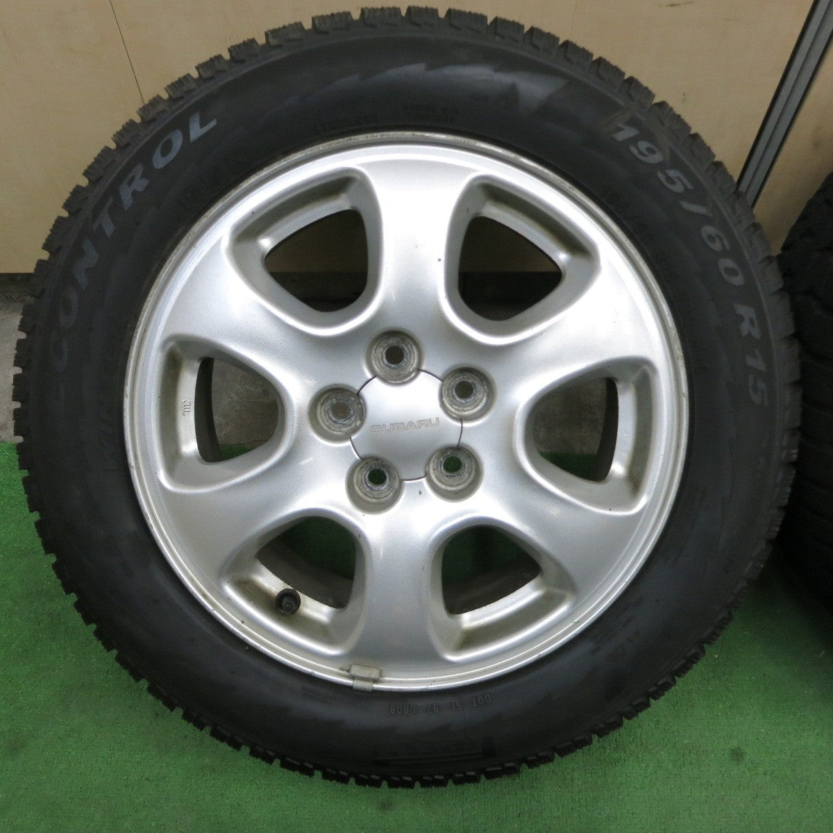 バリ溝！8.5分★スバル レガシィ 純正 195/60R15 スタッドレス ピレリ アイスコントロール 15インチ PCD100/5H★5042203ナス