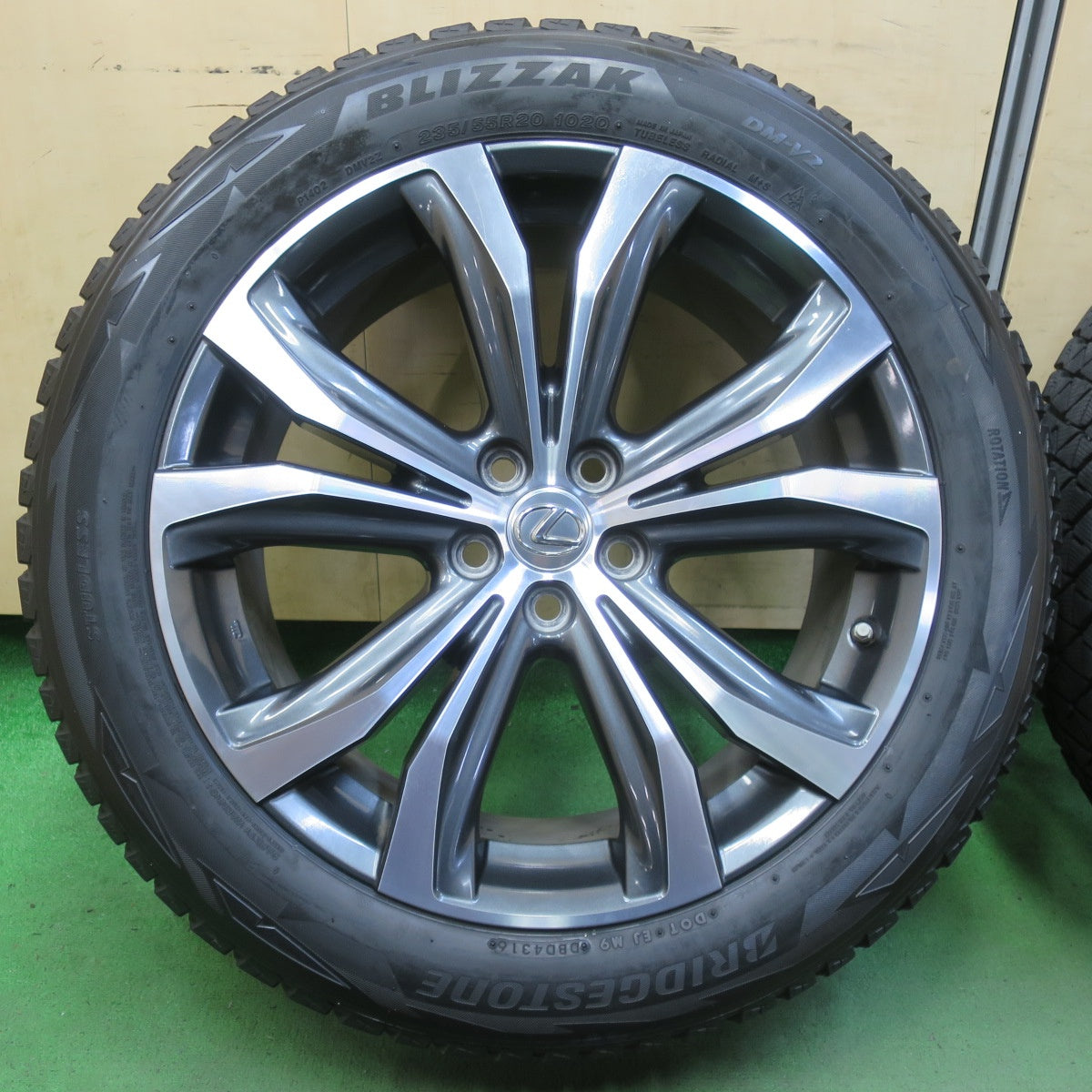 センサー付！バリ溝！キレイ！9分★レクサス RX バージョンL 純正 235/55R20 スタッドレス ブリヂストン ブリザック DM-V2 20インチ PCD114.3/5H★5092301イス