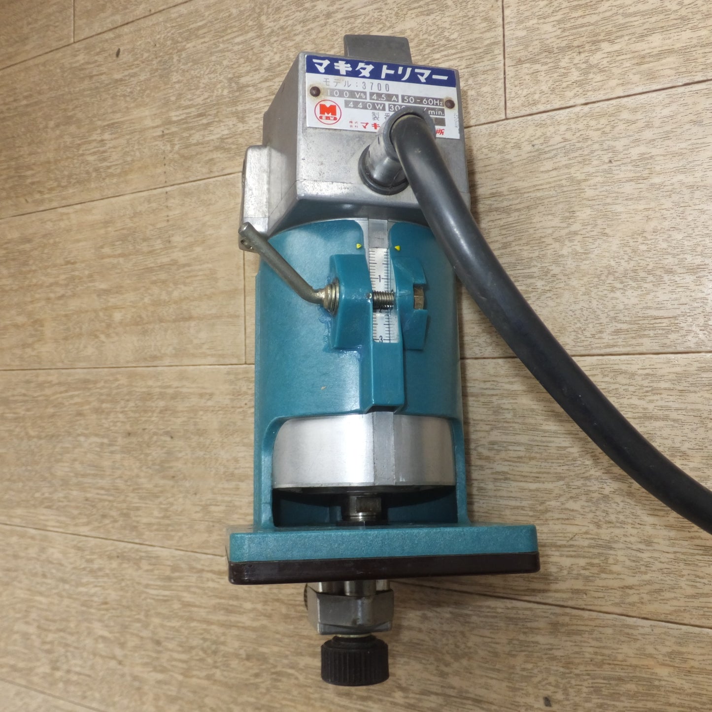 [送料無料] ★マキタ makita トリマー 3700　100V 4.5A 50-60Hz 440W 30000/min.★