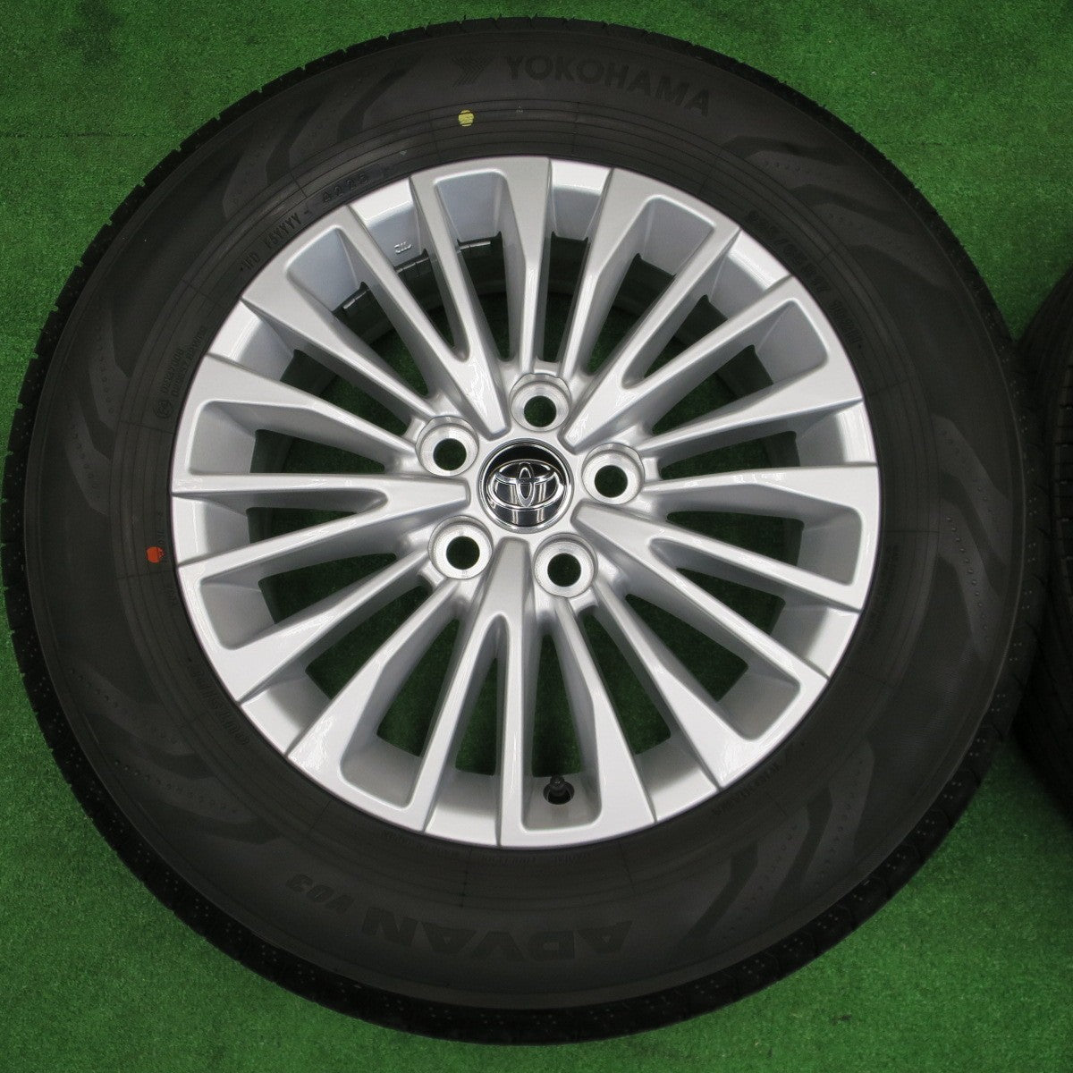 新車外し！25年★トヨタ 40系 アルファード ヴェルファイア 純正 225/65R17 ヨコハマ アドバン V03 17インチ PCD120/5H★6012201NKノ