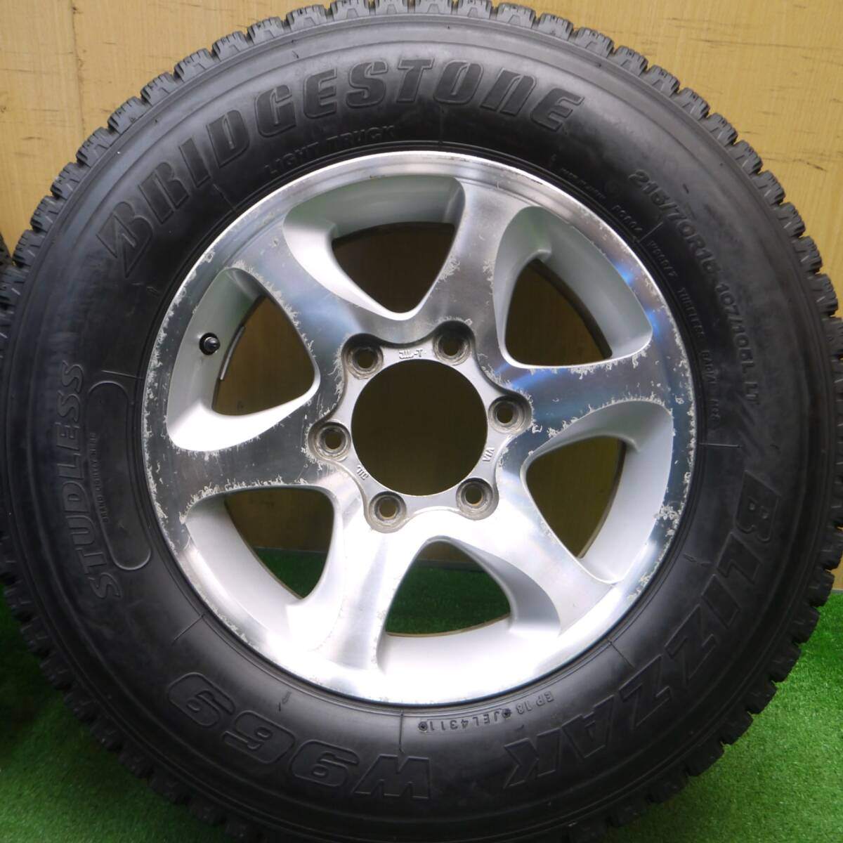 バリ溝！9分★ハイエース 等 215/70R15 107/105L スタッドレス ブリヂストン ブリザック W969 社外 アルミ 15インチ PCD139.7/6H★5012006Hス