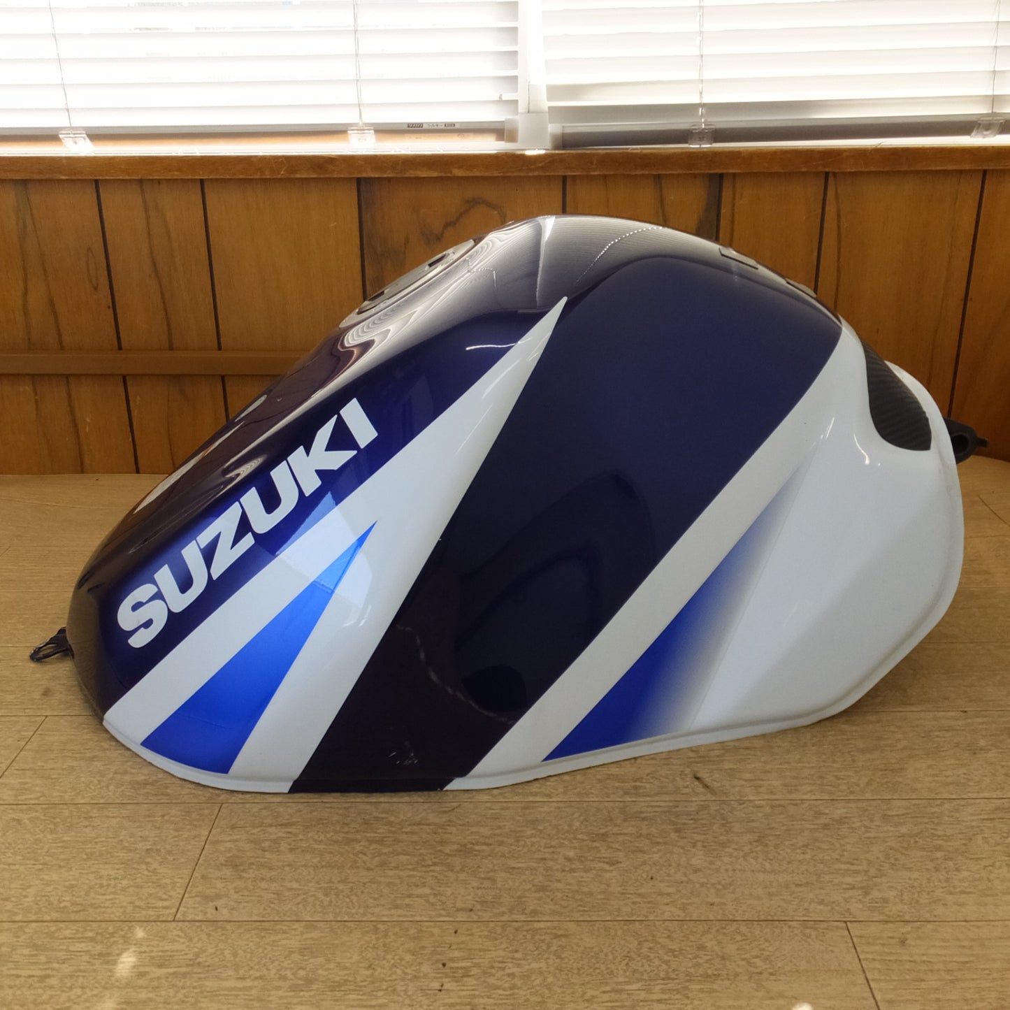 [送料無料] 岐阜発★スズキ SUZUKI GSX-R ガソリンタンク 2-062 2003 XB751 LR5 18G10★
