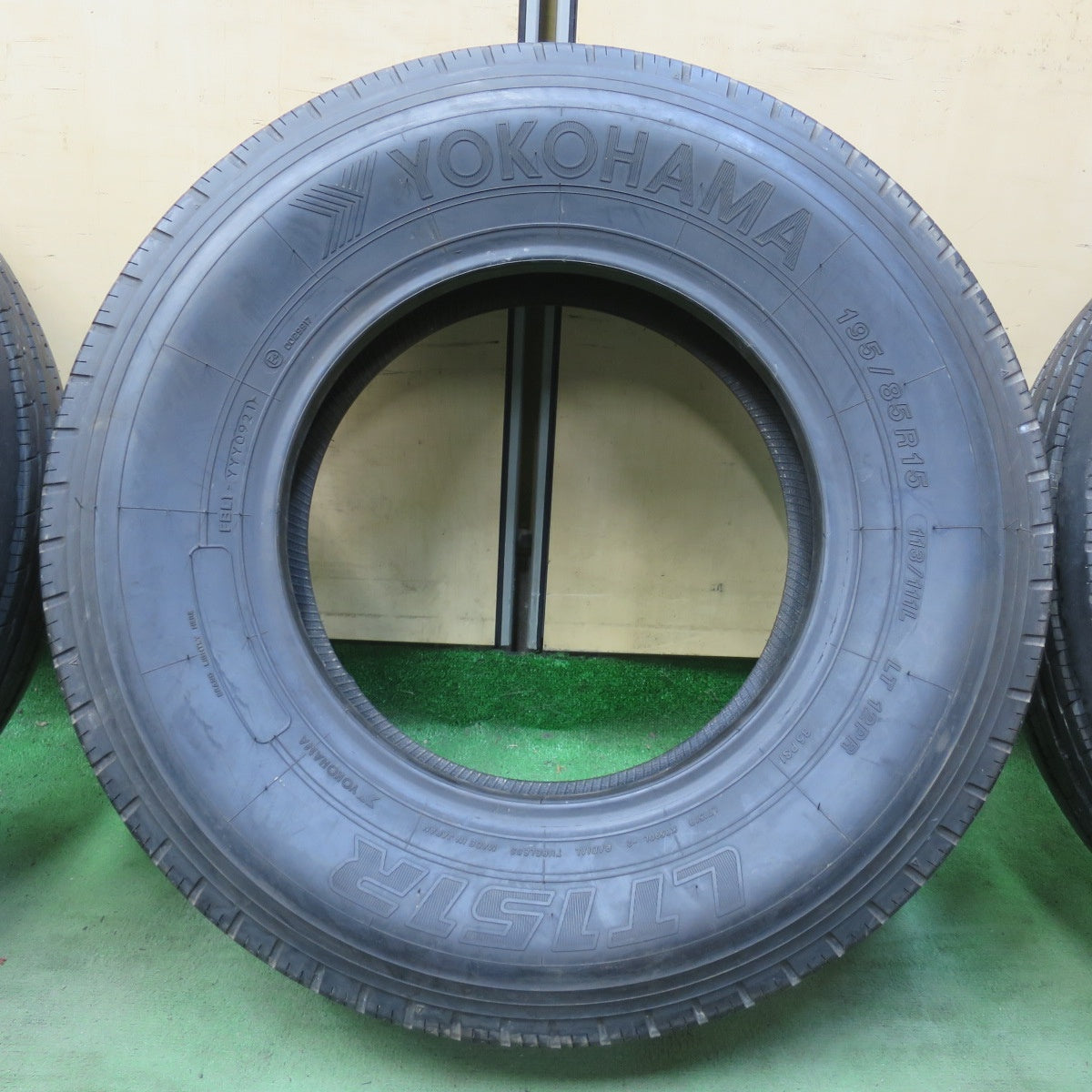 ほぼ未使用！新車外し！6本★トラック タイヤ 195/85R15 113/111L 12PR ヨコハマ LT151R 15インチ★6042101イノタ