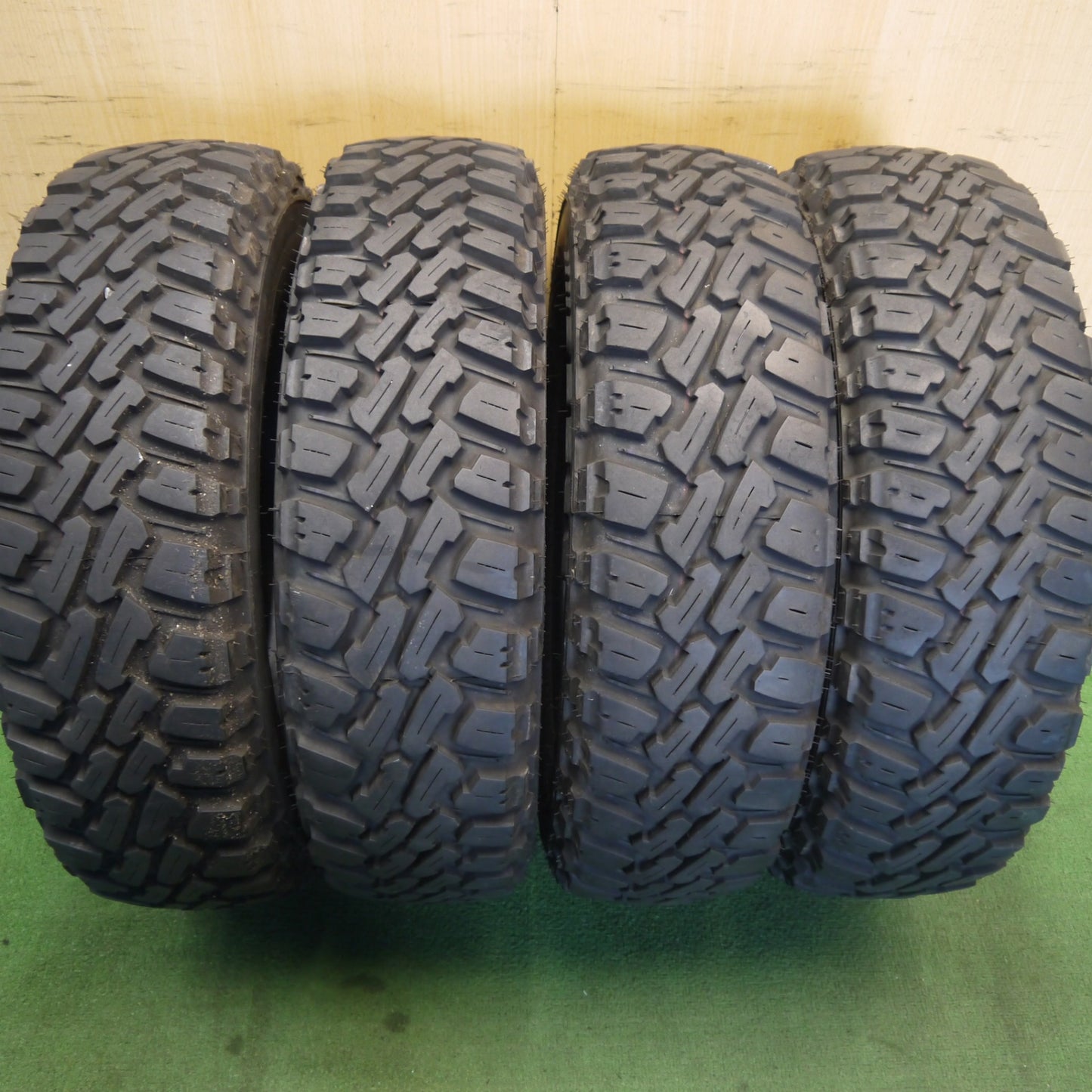 バリ溝！25年！9.5分★195/80R15 107/105N マッドスター ラジアル M/T ホワイトレター MUDSTAR RADIAL タイヤ 15インチ ハイエース キャラバン 等★6072204Hノタ