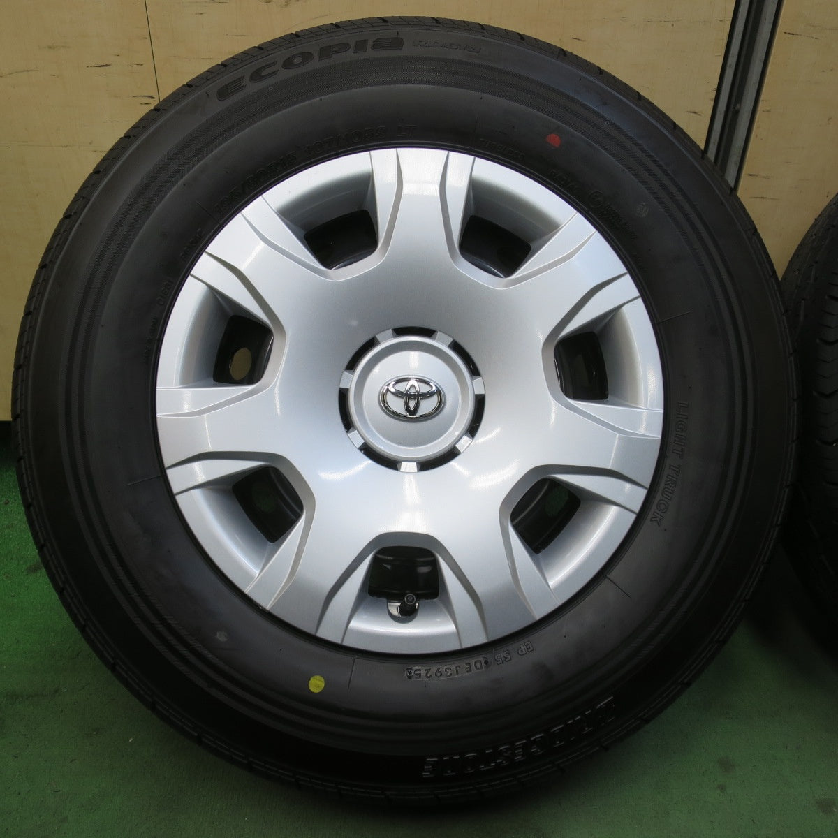 新車外し！25年★トヨタ 200系 ハイエース 純正 スチール 195/80R15 107/105S ブリヂストン エコピア RD613 15インチ PCD139.7/6H★6021901イノ