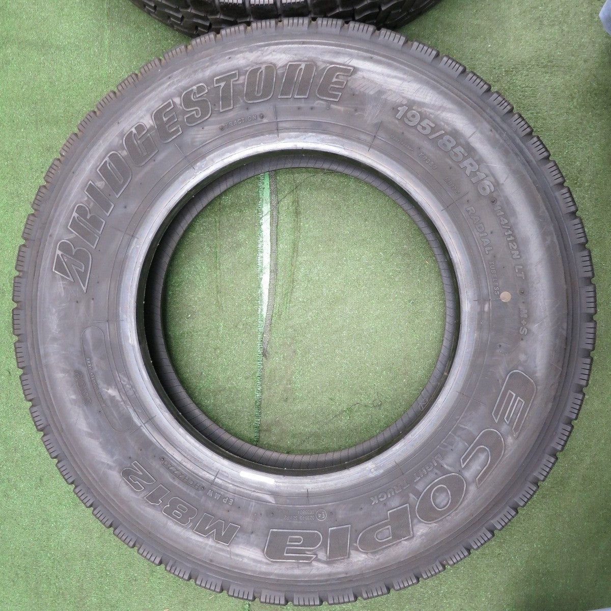 *送料無料* バリ溝！20年！9.5分★トラック タイヤ 195/85R16 114/112N ブリヂストン エコピア M812 ミックス オールシーズン 16インチ★4071314NJスタ