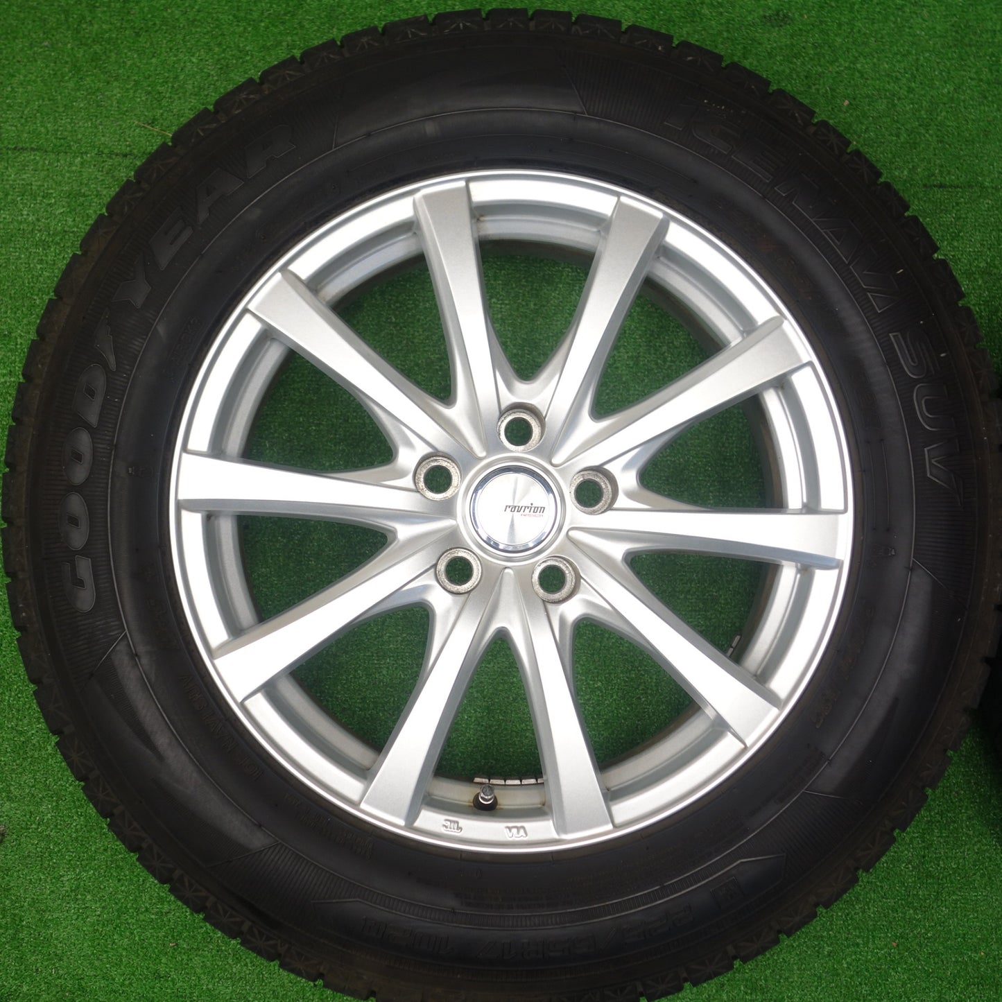 バリ溝！キレイ！9.5分★スタッドレス 225/65R17 グッドイヤー アイスナビ SUV ravrion RS01 ラブリオン 17インチ PCD114.3/5H★5122106KTス