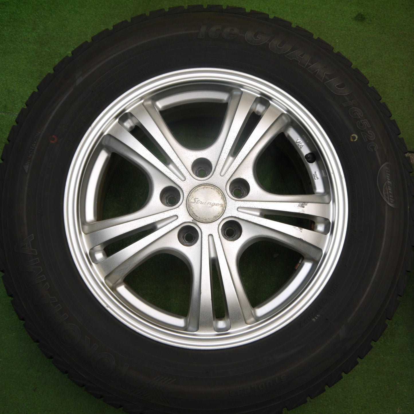 バリ溝！22年！9.5分★スタッドレス 215/65R16 ヨコハマ アイスガード iG52C Stranger ストレンジャー 16インチ PCD114.3/5H★5050705Hス